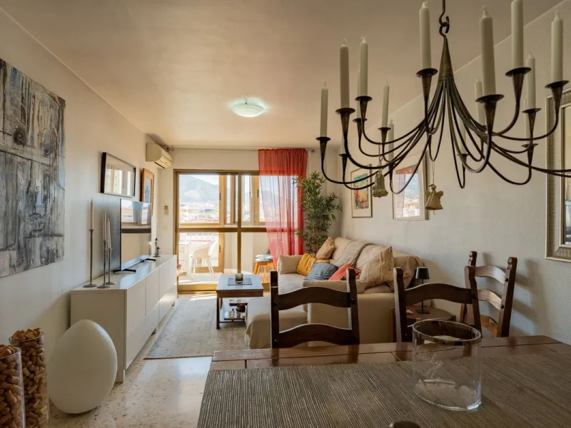 Apartment - Top Floor Apartment в продаже в Fuengirola, Málaga. В доме 2 спален и 1 ванных комнат. Площадь дома 93 м²