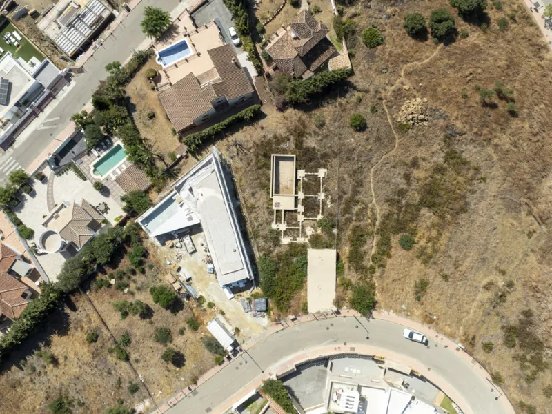 Plot - Land в продаже в Estepona, Málaga. Площадь участка 880 м²
