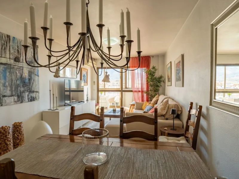 Apartment - Top Floor Apartment в продаже в Fuengirola, Málaga. В доме 2 спален и 1 ванных комнат. Площадь дома 93 м²