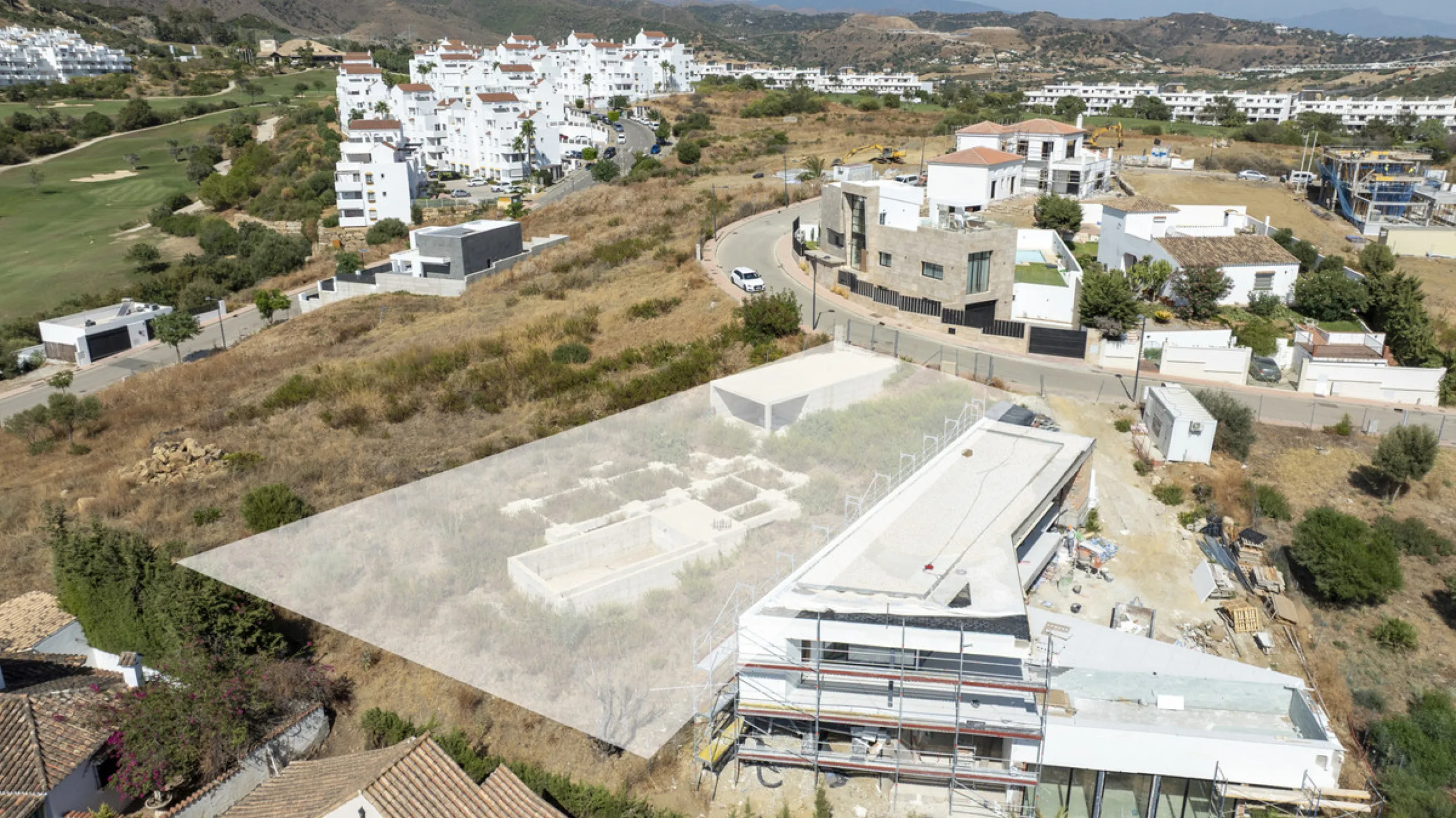 Plot - Land в продаже в Estepona, Málaga. Площадь участка 880 м²