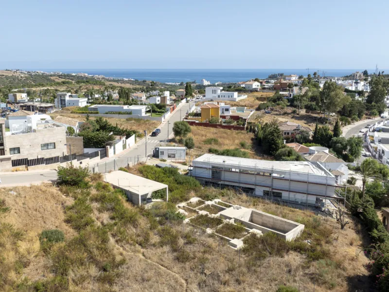 Plot - Land в продаже в Estepona, Málaga. Площадь участка 880 м²