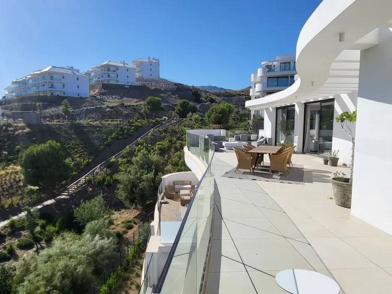 Apartment - Penthouse в продаже в Fuengirola, Málaga. В доме 3 спален и 3 ванных комнат. Площадь дома 155 м²