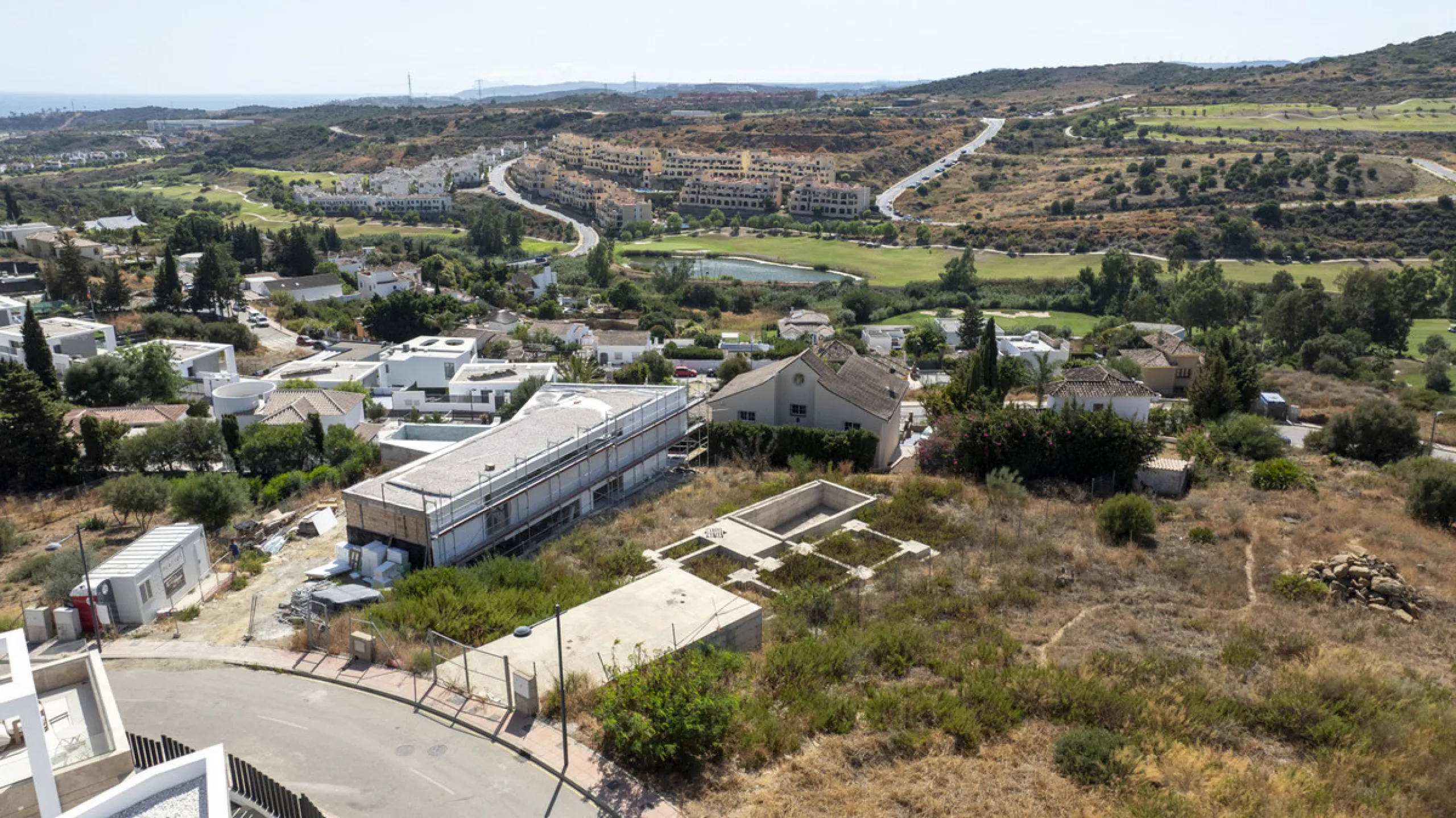 Plot - Land в продаже в Estepona, Málaga. Площадь участка 880 м²