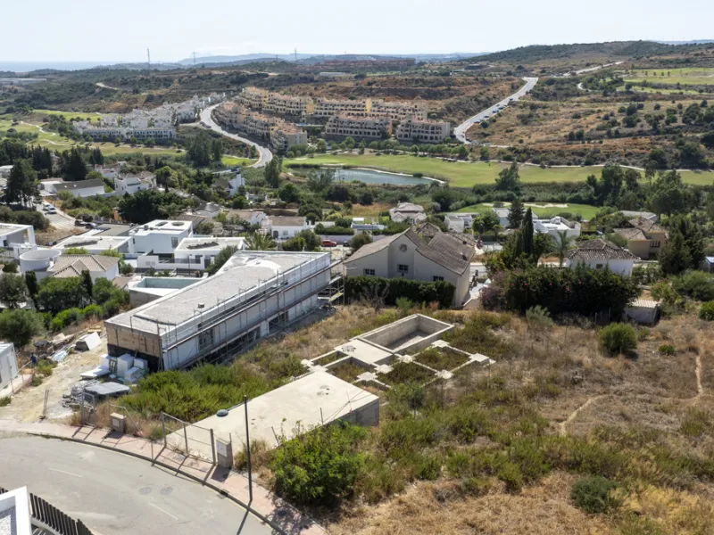 Plot - Land в продаже в Estepona, Málaga. Площадь участка 880 м²