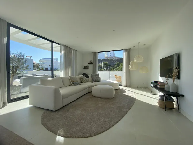 Apartment - Penthouse в продаже в Fuengirola, Málaga. В доме 3 спален и 3 ванных комнат. Площадь дома 155 м²