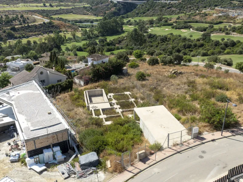 Plot - Land в продаже в Estepona, Málaga. Площадь участка 880 м²