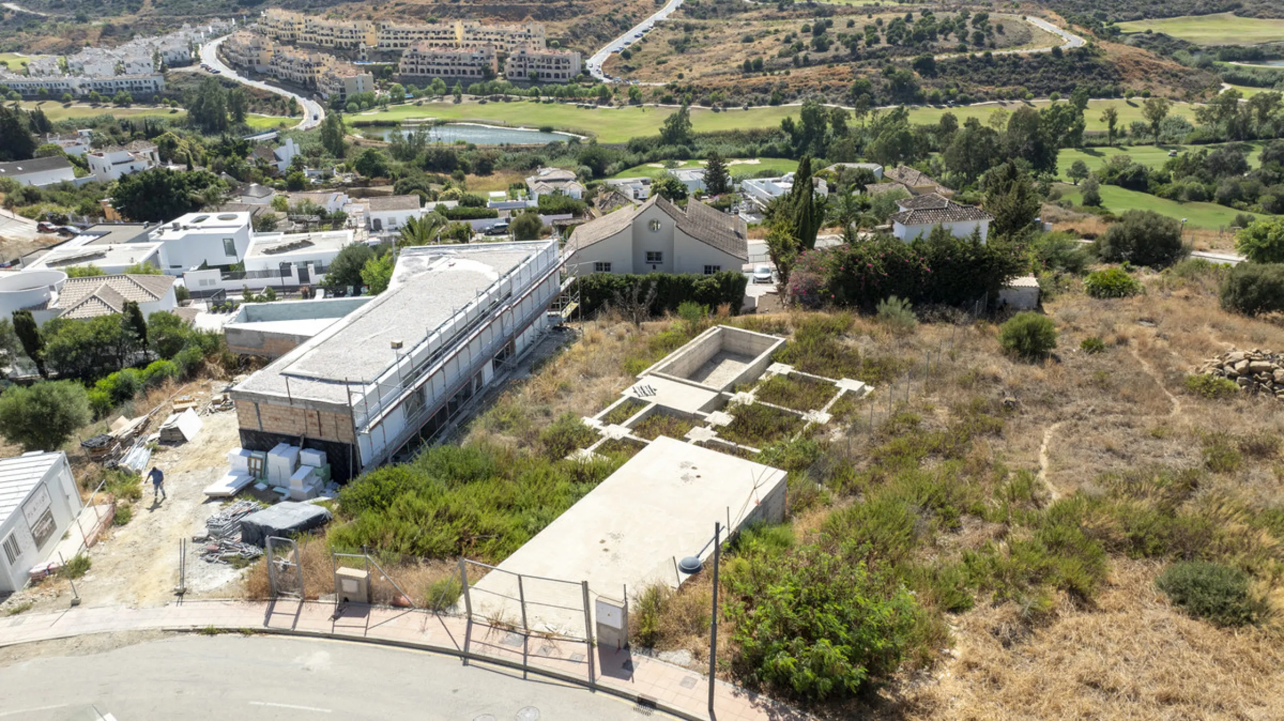 Plot - Land в продаже в Estepona, Málaga. Площадь участка 880 м²