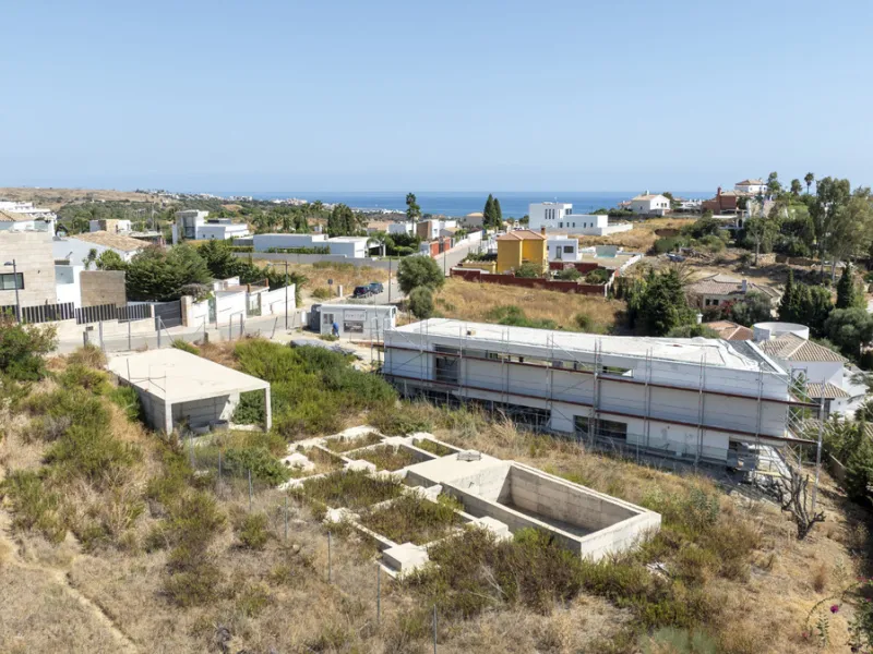 Plot - Land в продаже в Estepona, Málaga. Площадь участка 880 м²