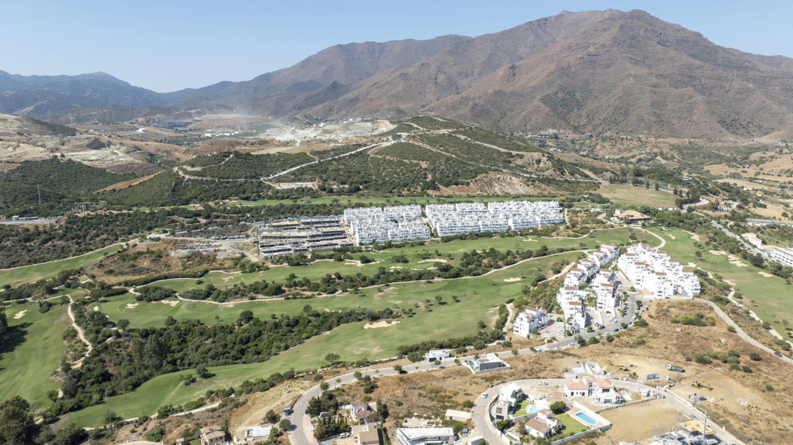Plot - Land в продаже в Estepona, Málaga. Площадь участка 880 м²