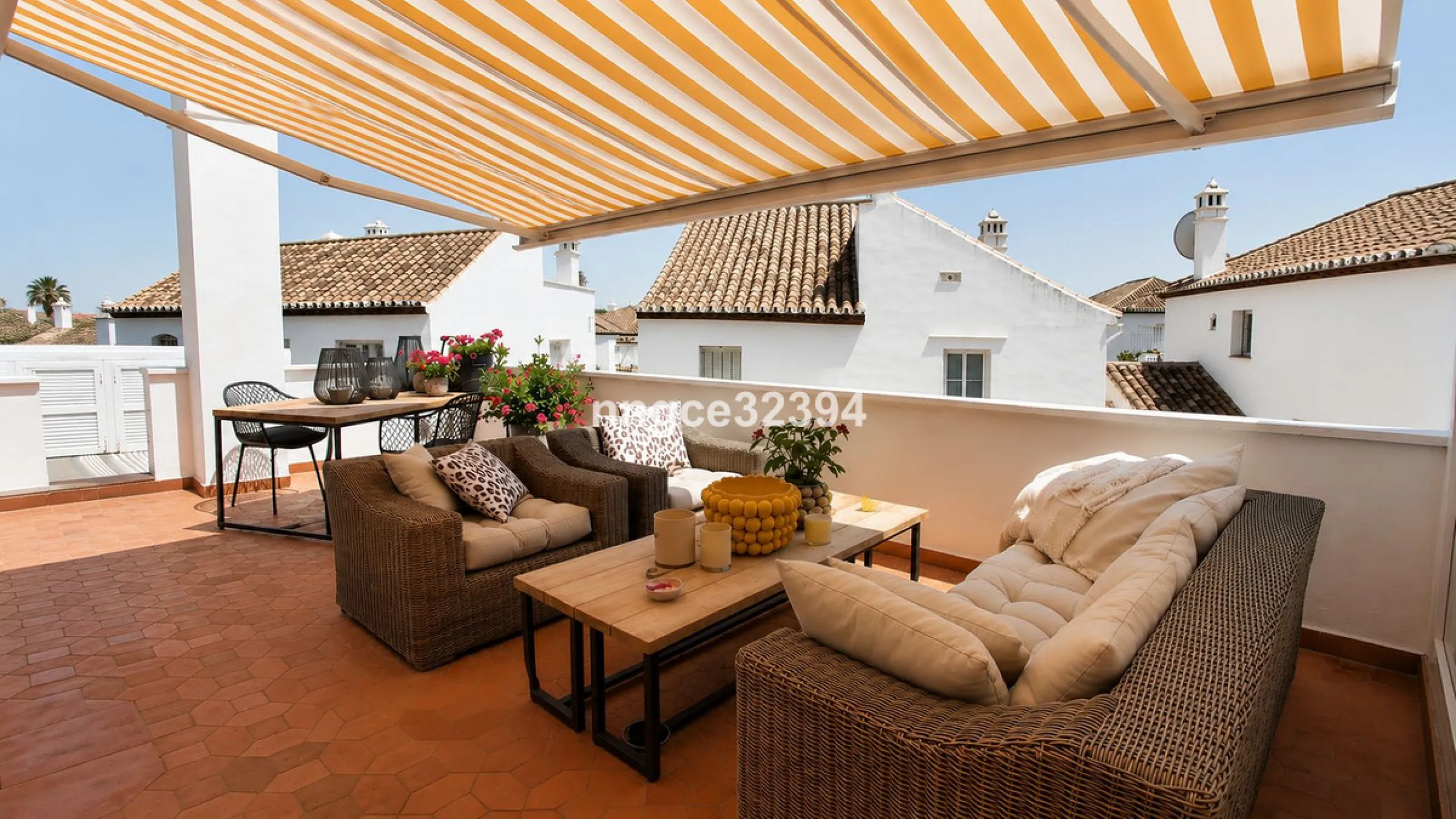 Glamorous Artistic Reformed Beachside Penthouse – New Golden Mile, Benamara/Atalaya