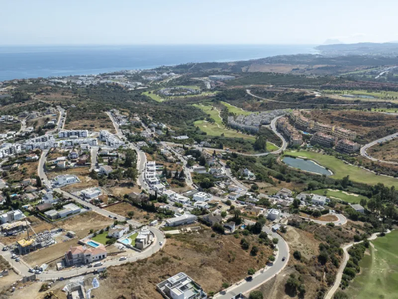 Plot - Land в продаже в Estepona, Málaga. Площадь участка 880 м²