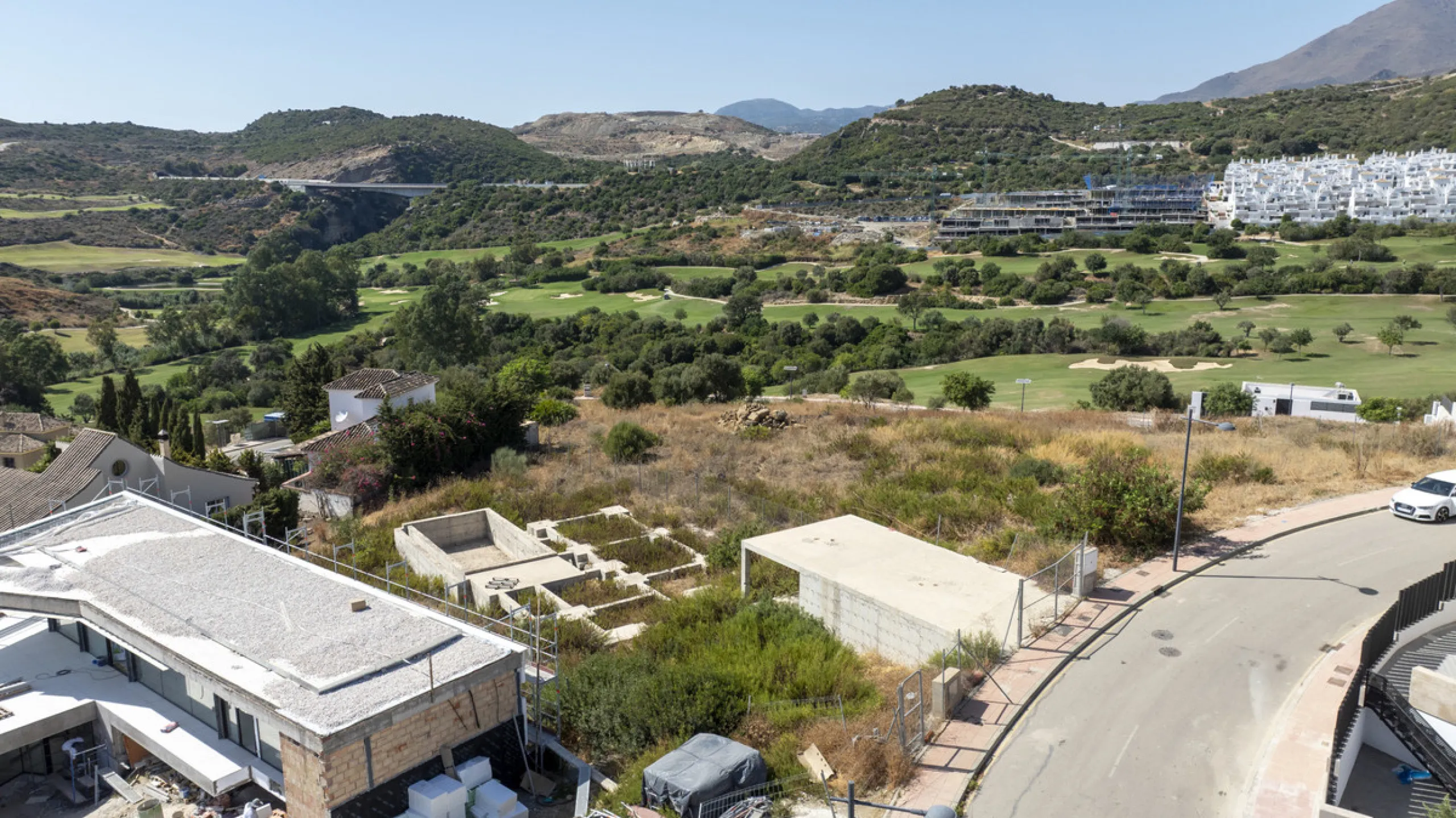 Plot - Land в продаже в Estepona, Málaga. Площадь участка 880 м²
