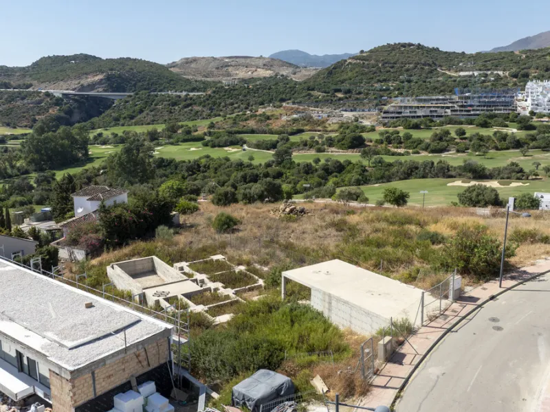 Plot - Land в продаже в Estepona, Málaga. Площадь участка 880 м²