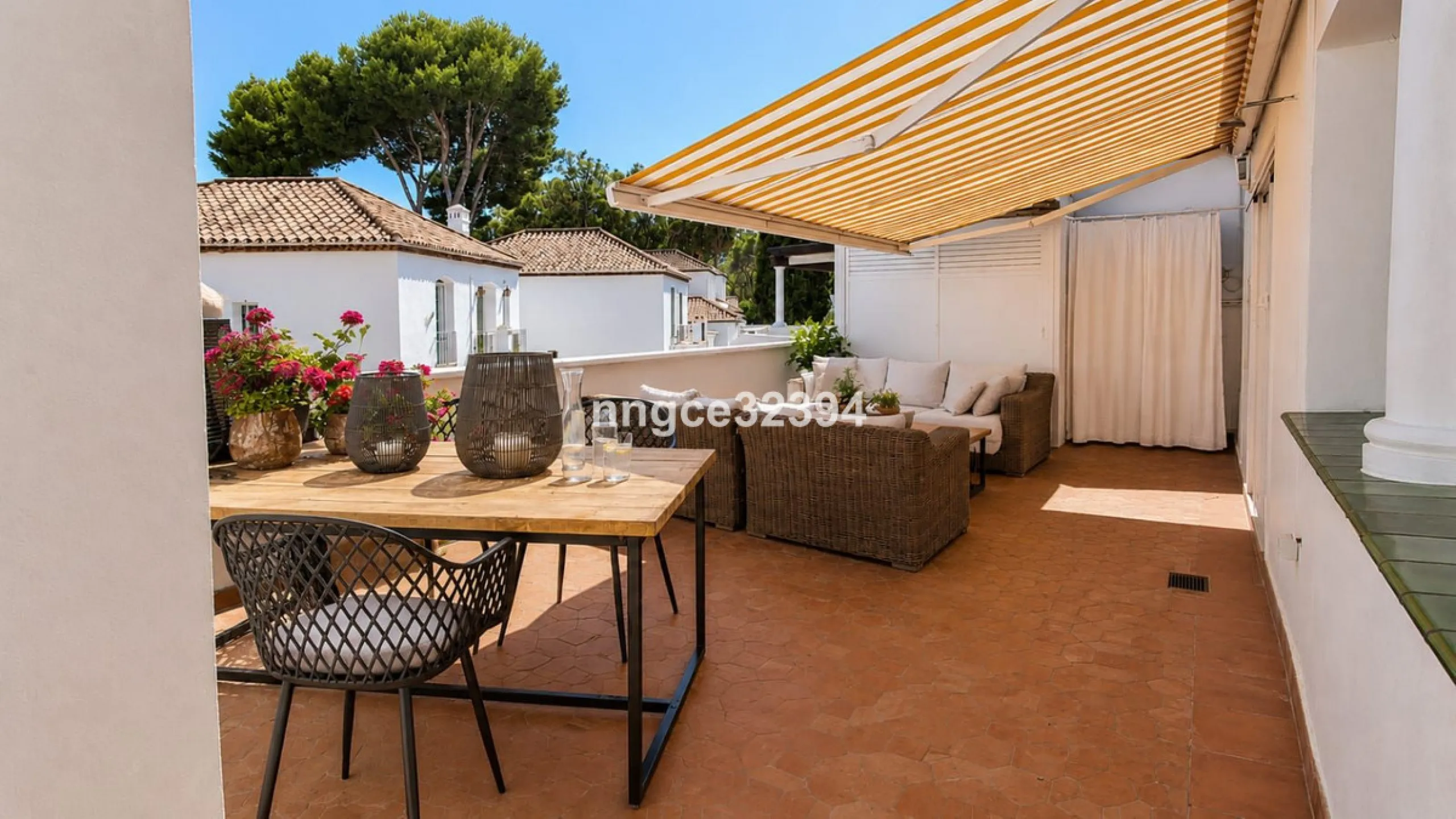 Glamorous Artistic Reformed Beachside Penthouse – New Golden Mile, Benamara/Atalaya