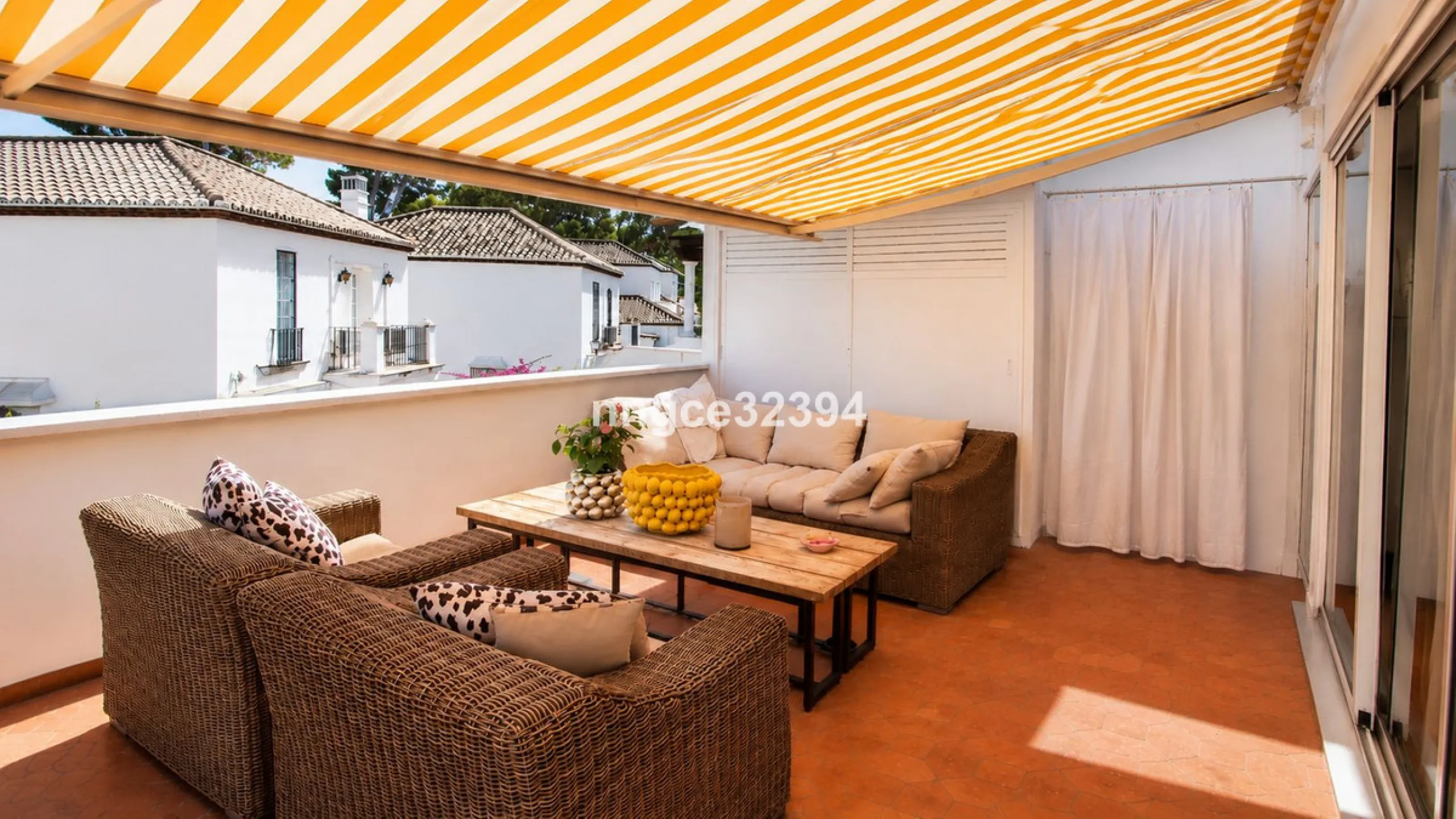 Glamorous Artistic Reformed Beachside Penthouse – New Golden Mile, Benamara/Atalaya