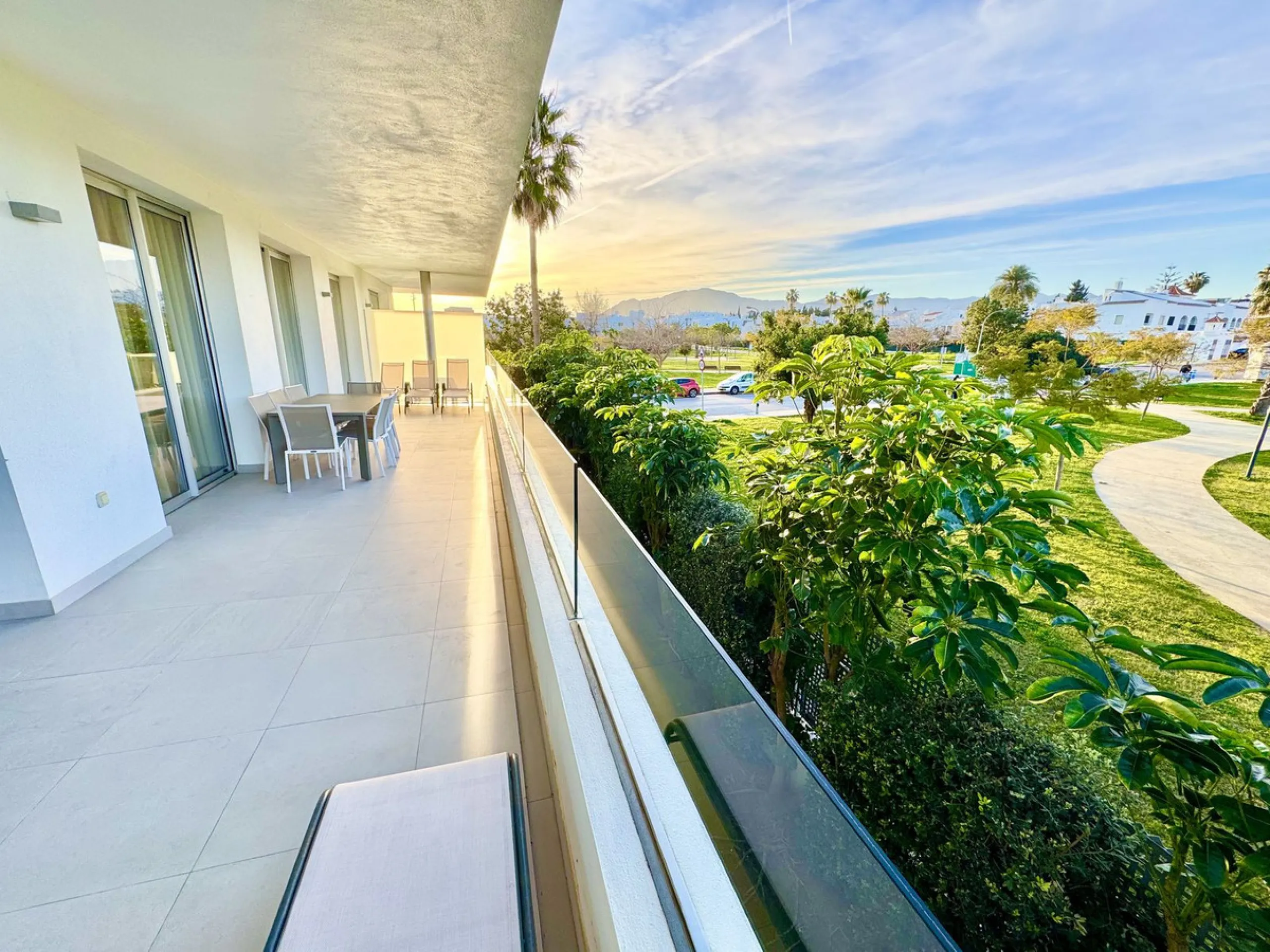 Price drop for a quick sale, great opportunity!! Immaculate unit in a superb location, walking distance to the wonderful beaches of Costalita (15 mn) and to a commercial area (5mn) with everything you need: supermarkets, restaurants, cafés, pharmacy, bank