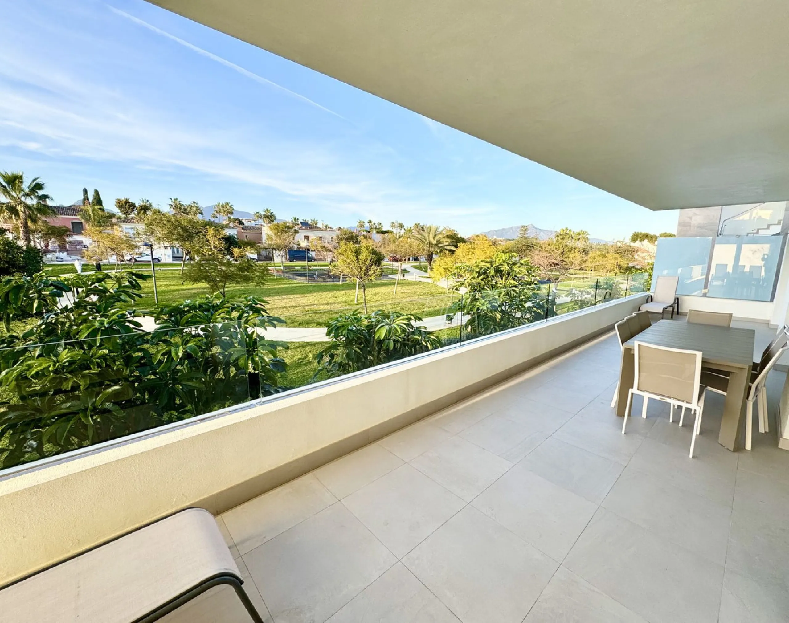 Price drop for a quick sale, great opportunity!! Immaculate unit in a superb location, walking distance to the wonderful beaches of Costalita (15 mn) and to a commercial area (5mn) with everything you need: supermarkets, restaurants, cafés, pharmacy, bank