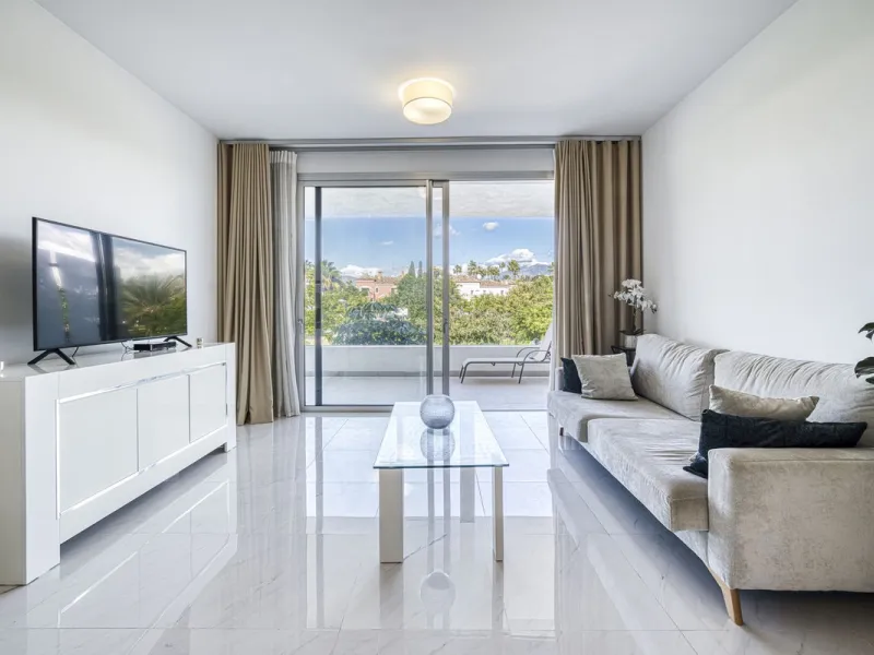 Price drop for a quick sale, great opportunity!! Immaculate unit in a superb location, walking distance to the wonderful beaches of Costalita (15 mn) and to a commercial area (5mn) with everything you need: supermarkets, restaurants, cafés, pharmacy, bank