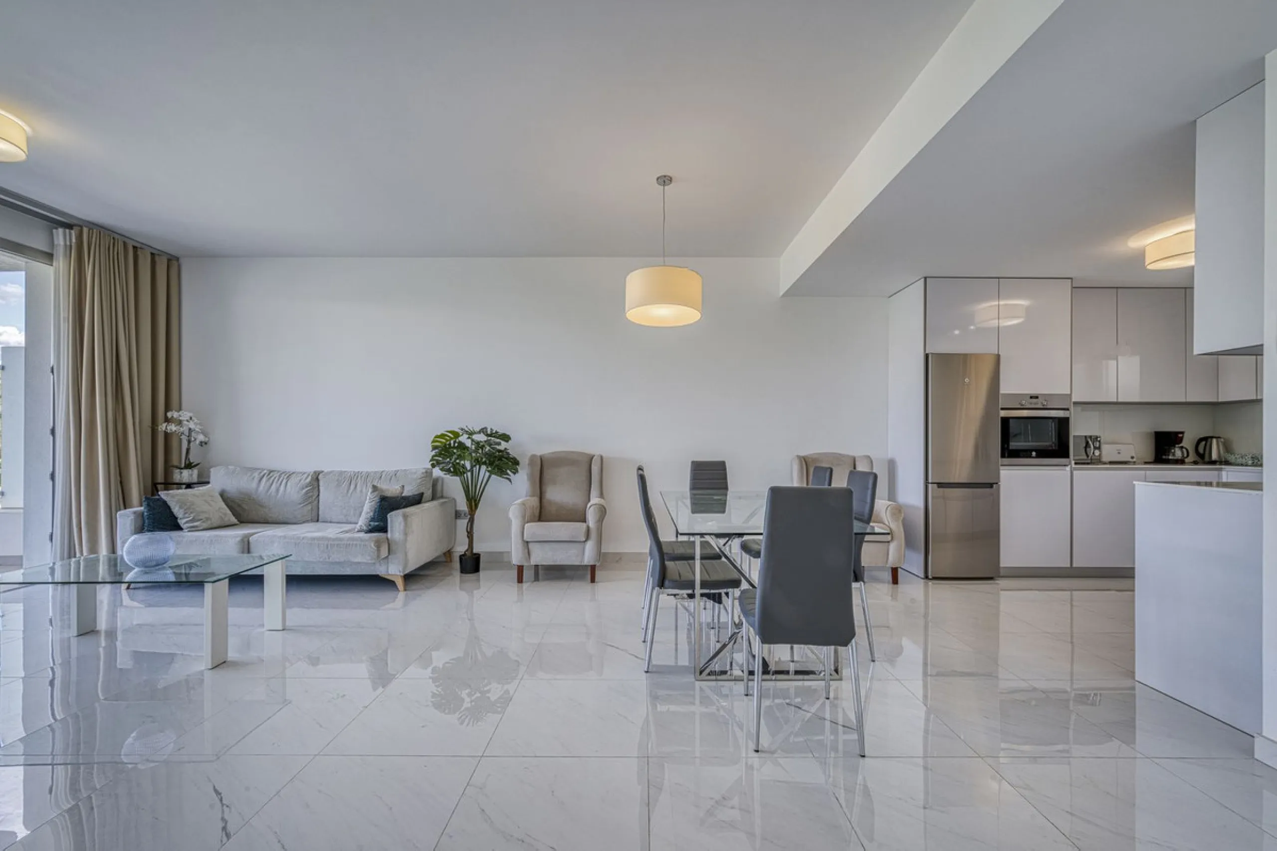 Price drop for a quick sale, great opportunity!! Immaculate unit in a superb location, walking distance to the wonderful beaches of Costalita (15 mn) and to a commercial area (5mn) with everything you need: supermarkets, restaurants, cafés, pharmacy, bank