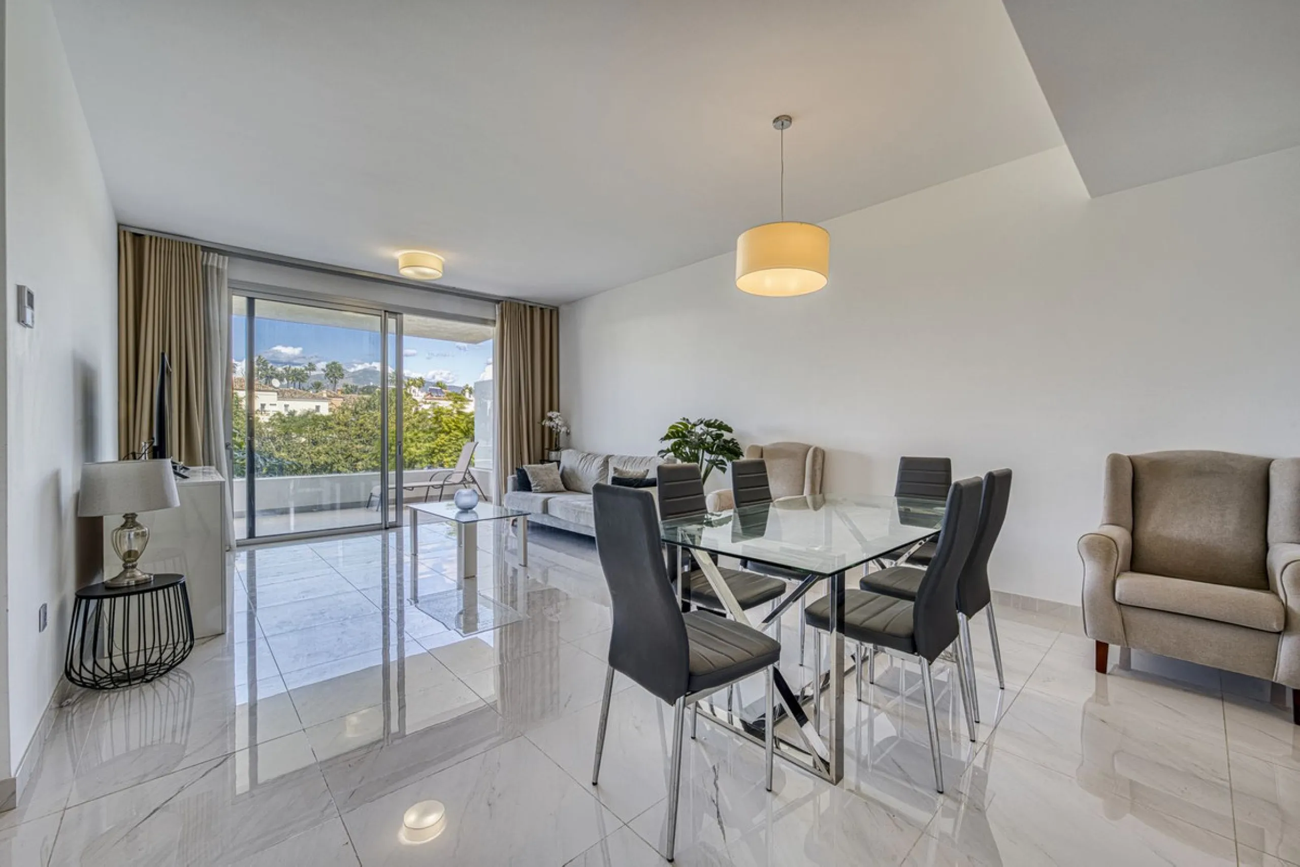 Price drop for a quick sale, great opportunity!! Immaculate unit in a superb location, walking distance to the wonderful beaches of Costalita (15 mn) and to a commercial area (5mn) with everything you need: supermarkets, restaurants, cafés, pharmacy, bank