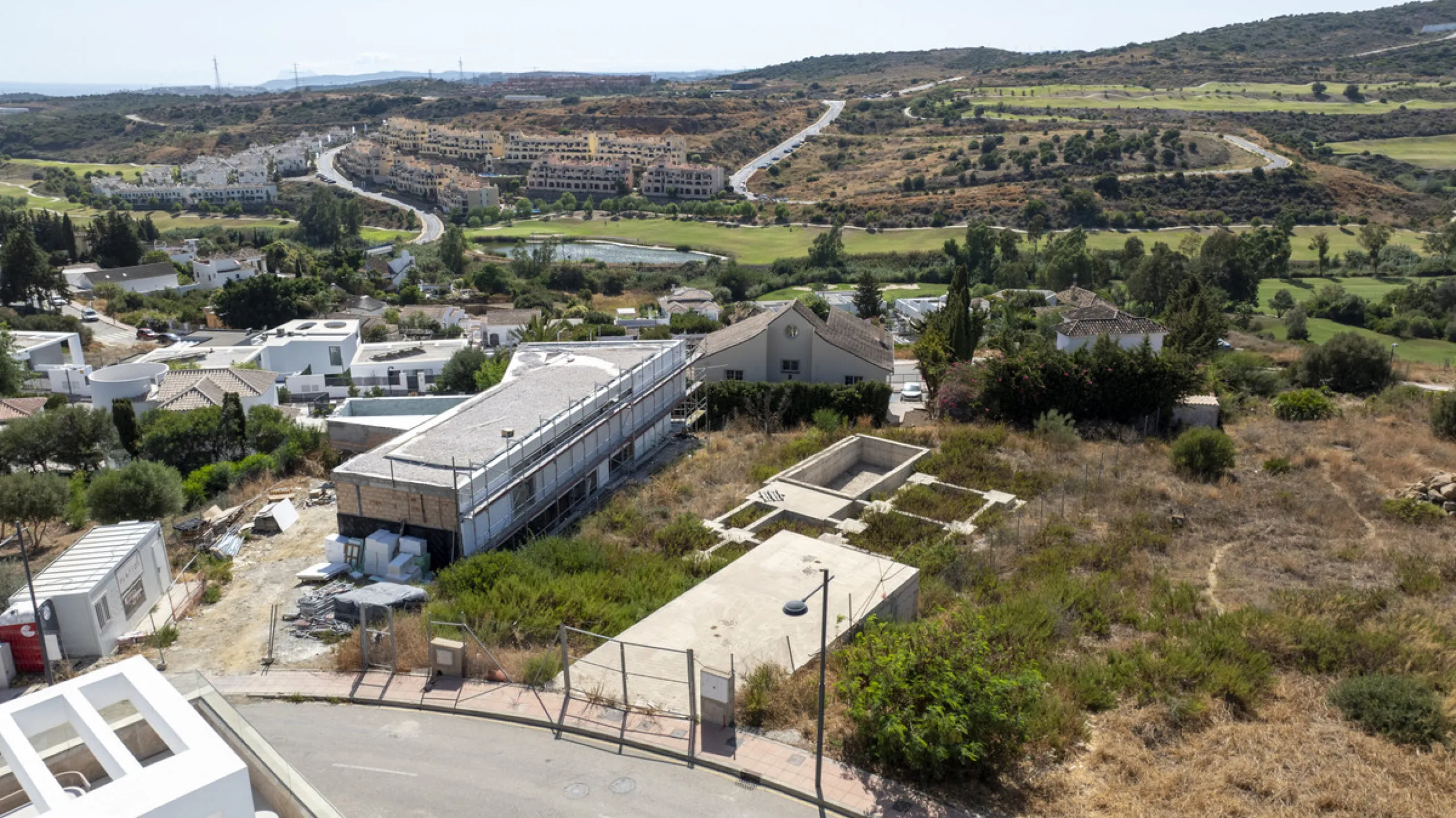 Plot - Land в продаже в Estepona, Málaga. Площадь участка 880 м²