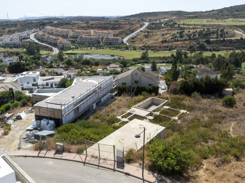 Plot - Land в продаже в Estepona, Málaga. Площадь участка 880 м²