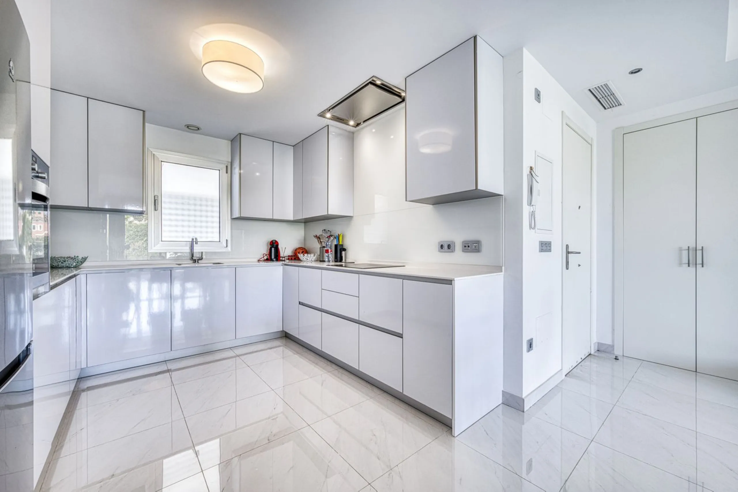 Price drop for a quick sale, great opportunity!! Immaculate unit in a superb location, walking distance to the wonderful beaches of Costalita (15 mn) and to a commercial area (5mn) with everything you need: supermarkets, restaurants, cafés, pharmacy, bank