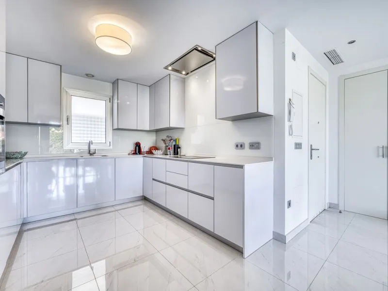 Price drop for a quick sale, great opportunity!! Immaculate unit in a superb location, walking distance to the wonderful beaches of Costalita (15 mn) and to a commercial area (5mn) with everything you need: supermarkets, restaurants, cafés, pharmacy, bank