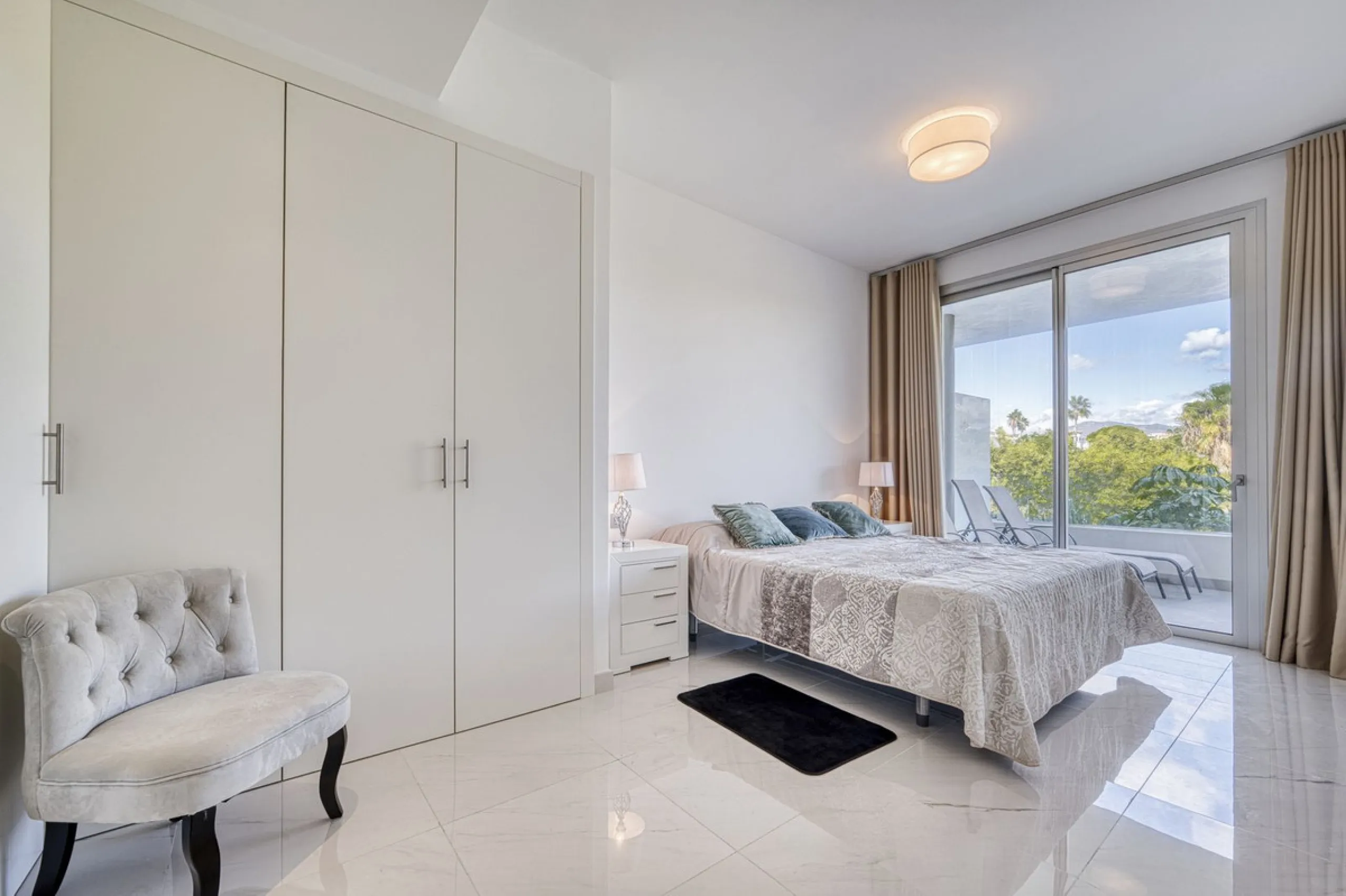 Price drop for a quick sale, great opportunity!! Immaculate unit in a superb location, walking distance to the wonderful beaches of Costalita (15 mn) and to a commercial area (5mn) with everything you need: supermarkets, restaurants, cafés, pharmacy, bank