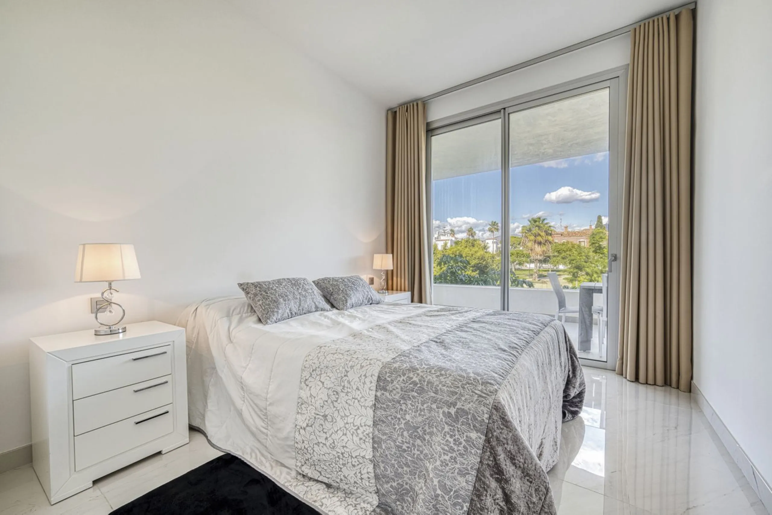 Price drop for a quick sale, great opportunity!! Immaculate unit in a superb location, walking distance to the wonderful beaches of Costalita (15 mn) and to a commercial area (5mn) with everything you need: supermarkets, restaurants, cafés, pharmacy, bank
