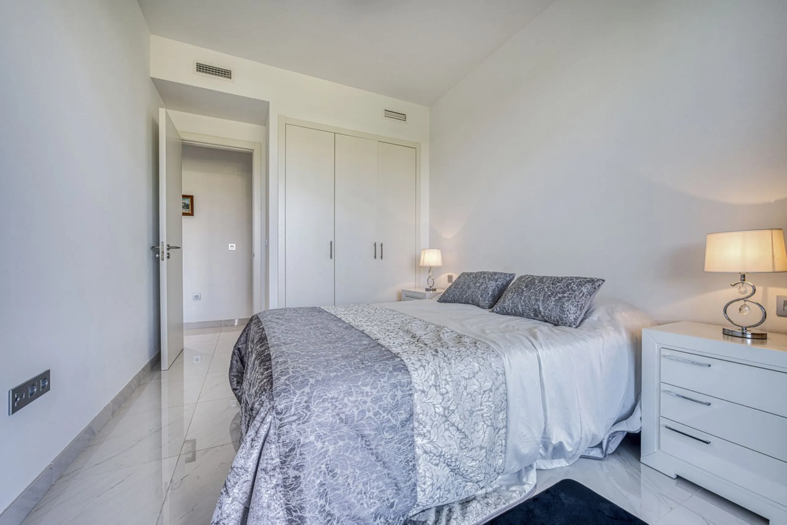 Price drop for a quick sale, great opportunity!! Immaculate unit in a superb location, walking distance to the wonderful beaches of Costalita (15 mn) and to a commercial area (5mn) with everything you need: supermarkets, restaurants, cafés, pharmacy, bank