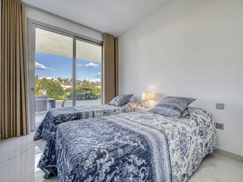 Price drop for a quick sale, great opportunity!! Immaculate unit in a superb location, walking distance to the wonderful beaches of Costalita (15 mn) and to a commercial area (5mn) with everything you need: supermarkets, restaurants, cafés, pharmacy, bank