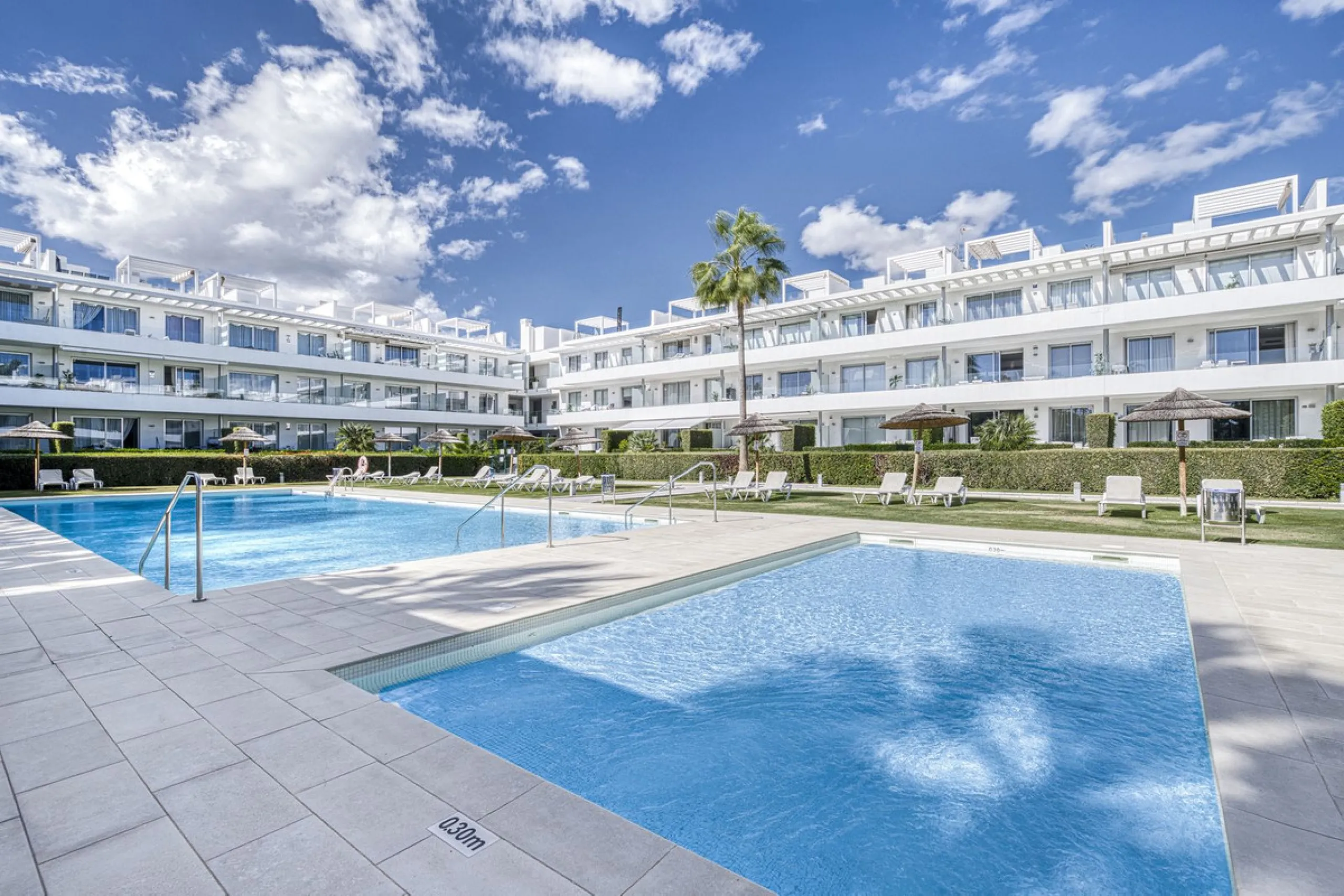 Price drop for a quick sale, great opportunity!! Immaculate unit in a superb location, walking distance to the wonderful beaches of Costalita (15 mn) and to a commercial area (5mn) with everything you need: supermarkets, restaurants, cafés, pharmacy, bank