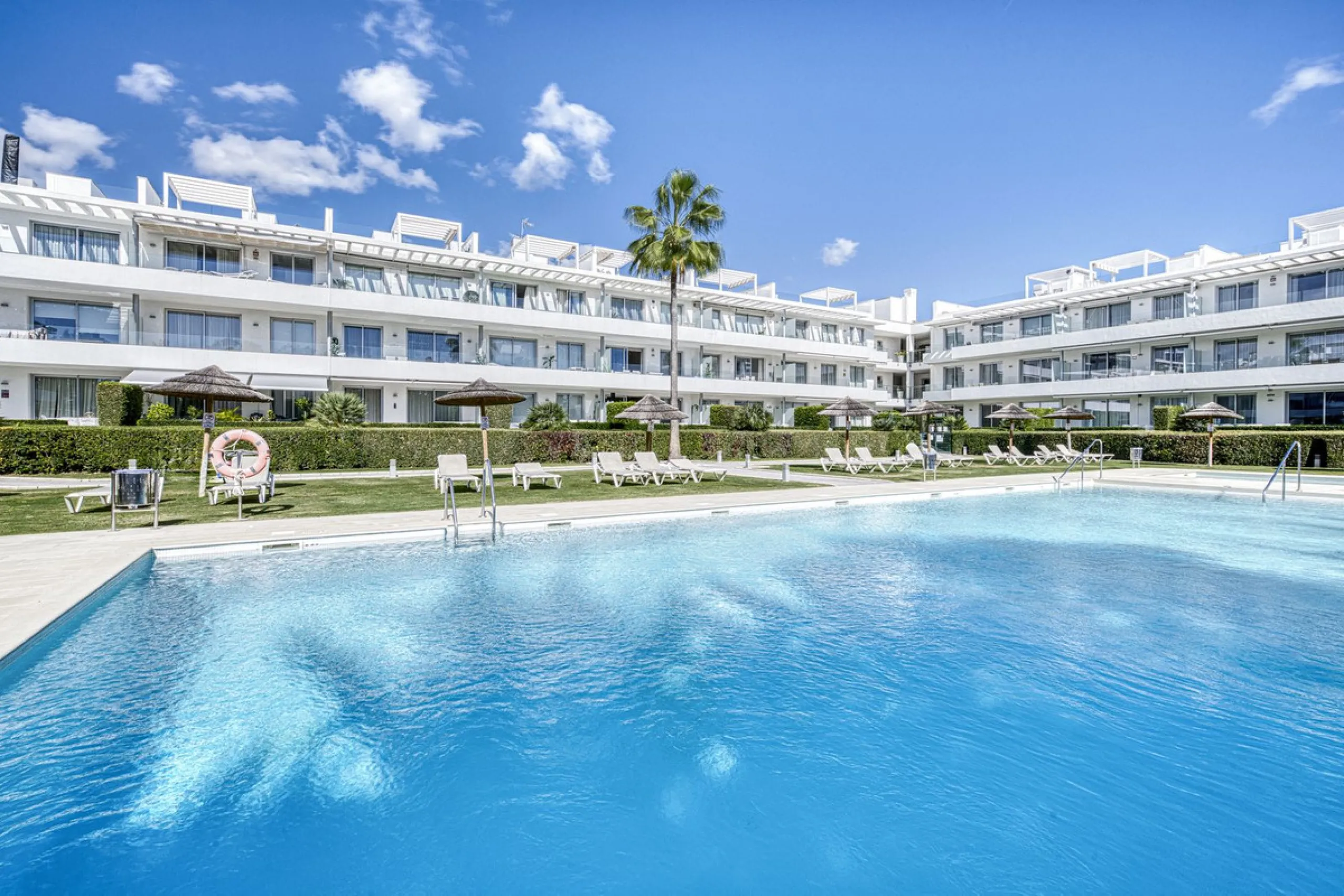 Price drop for a quick sale, great opportunity!! Immaculate unit in a superb location, walking distance to the wonderful beaches of Costalita (15 mn) and to a commercial area (5mn) with everything you need: supermarkets, restaurants, cafés, pharmacy, bank