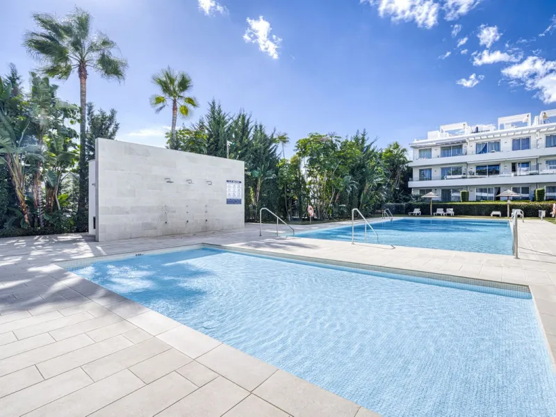 Price drop for a quick sale, great opportunity!! Immaculate unit in a superb location, walking distance to the wonderful beaches of Costalita (15 mn) and to a commercial area (5mn) with everything you need: supermarkets, restaurants, cafés, pharmacy, bank