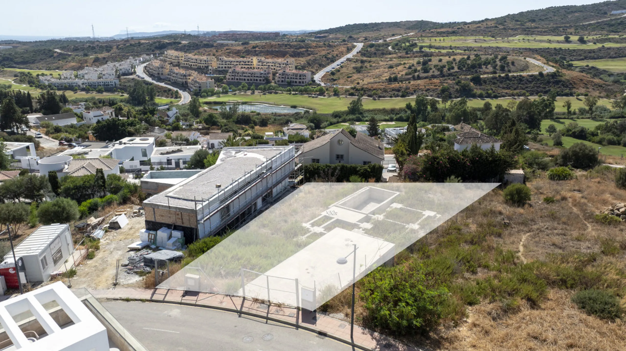 Plot - Land в продаже в Estepona, Málaga. Площадь участка 880 м²