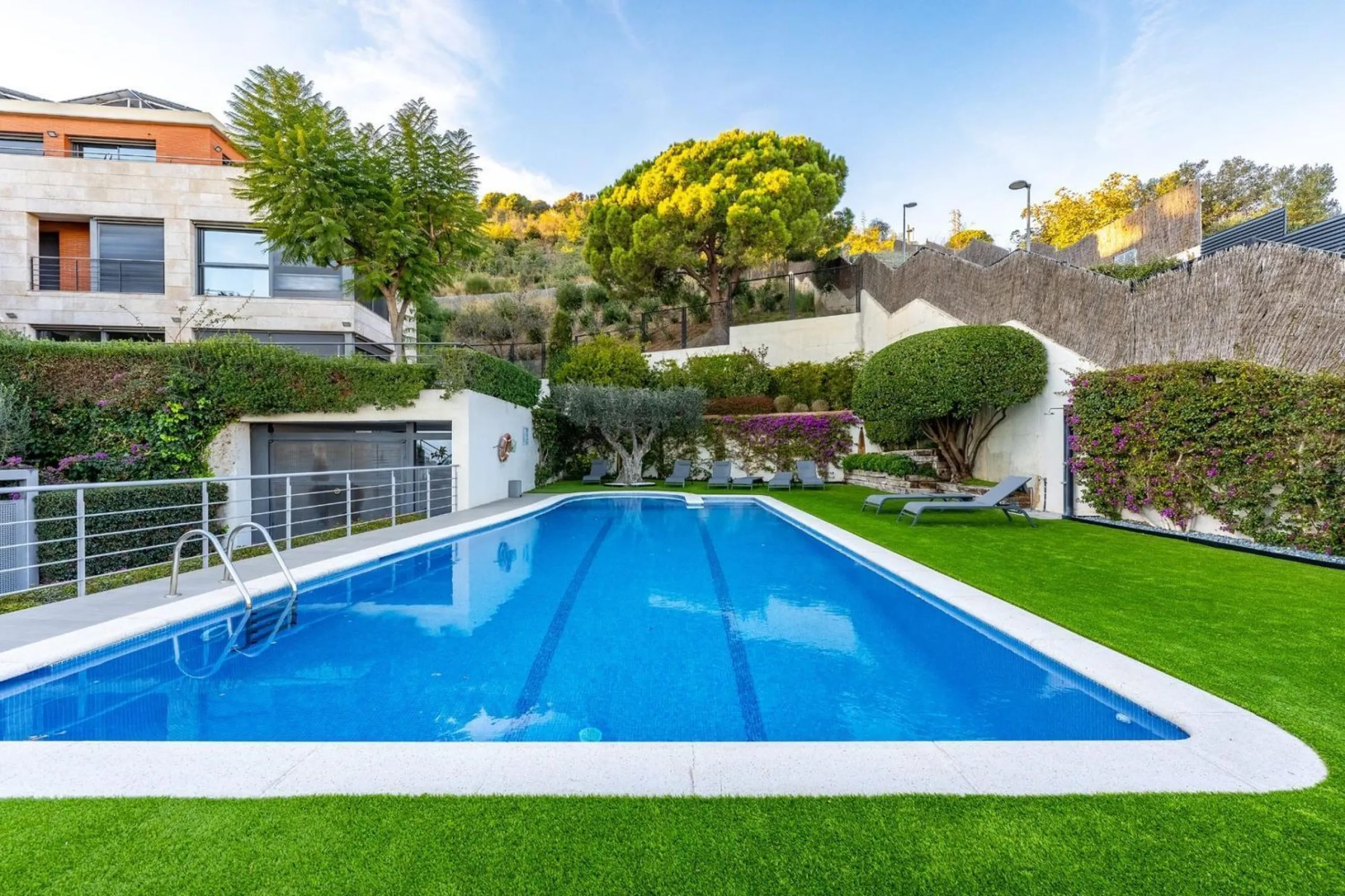 Villa contemporánea con piscina en Esplugues de Llobregat, Barcelona