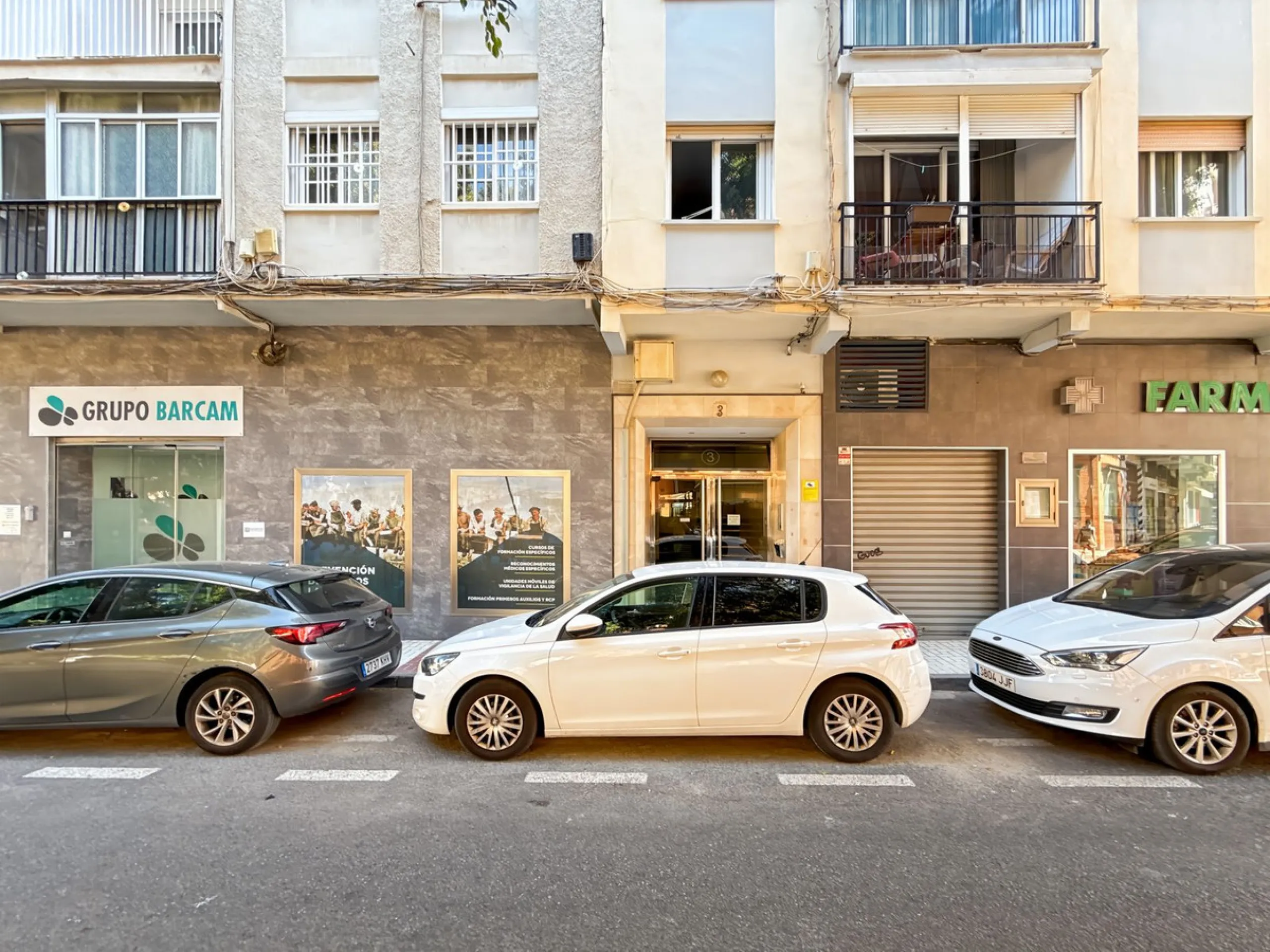 In the vibrant heart of Málaga, in the emblematic El Ejido neighborhood, there's a home like no other. A place that offers not just space, but stories to be written, moments to be lived, and light… endless light. Located on the fifth floor of a building w