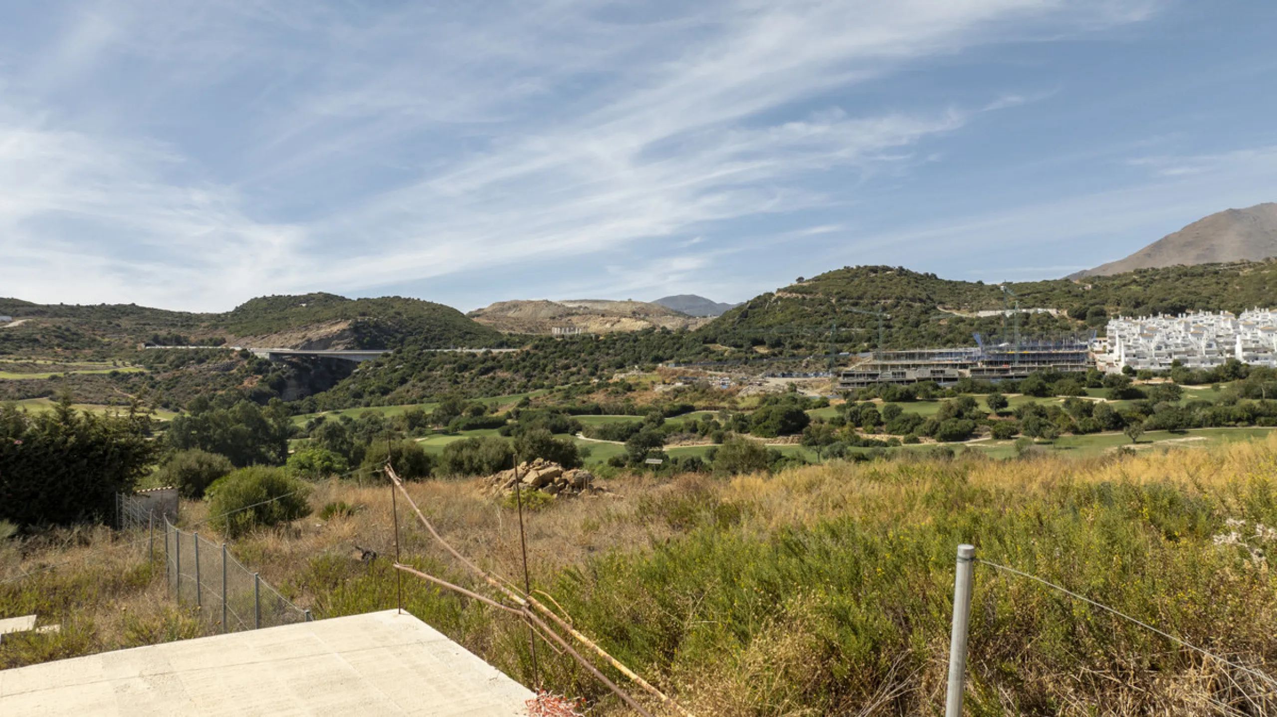 Plot - Land в продаже в Estepona, Málaga. Площадь участка 880 м²