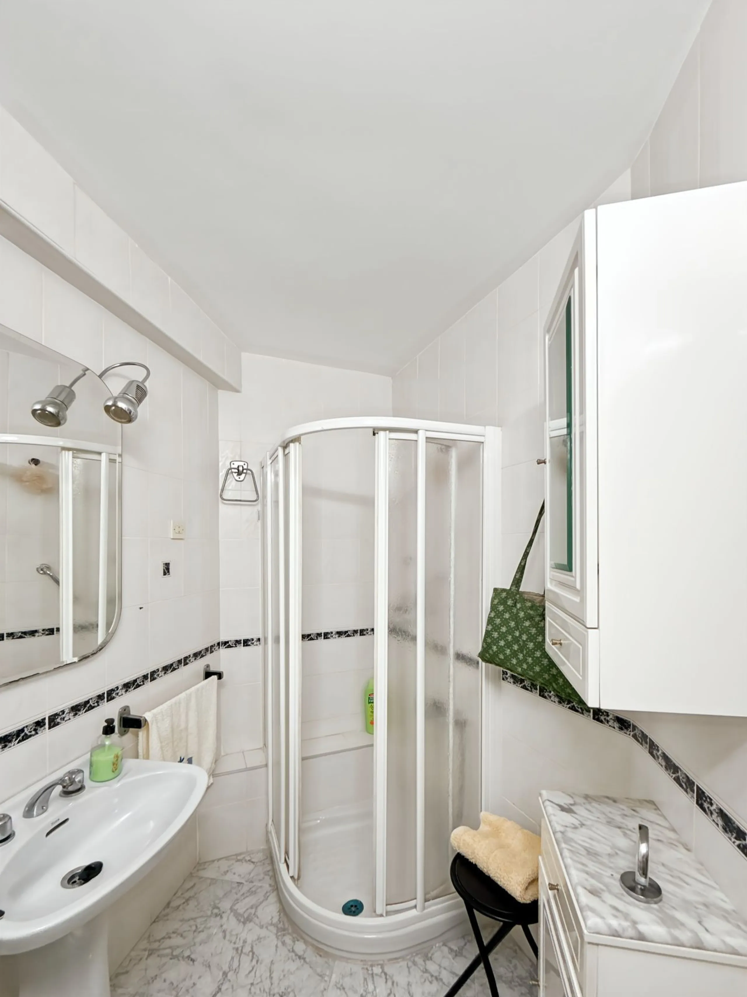 In the vibrant heart of Málaga, in the emblematic El Ejido neighborhood, there's a home like no other. A place that offers not just space, but stories to be written, moments to be lived, and light… endless light. Located on the fifth floor of a building w