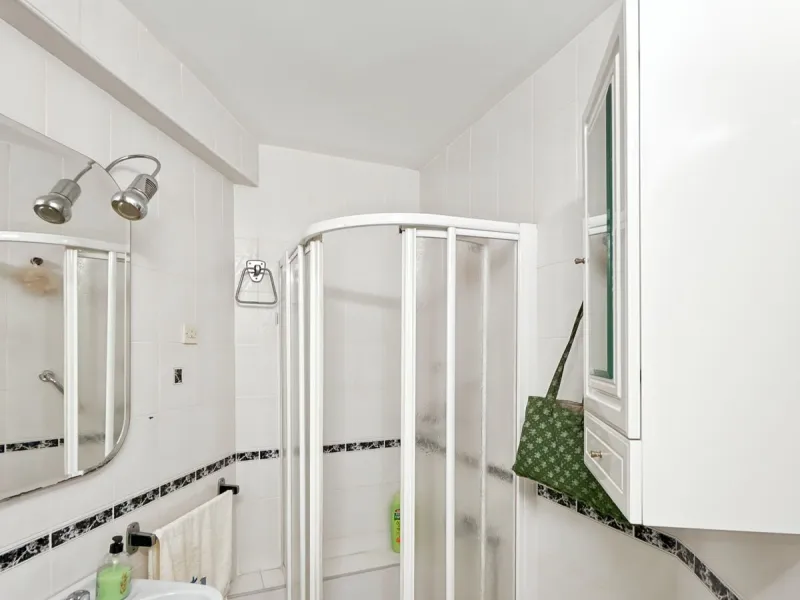 In the vibrant heart of Málaga, in the emblematic El Ejido neighborhood, there's a home like no other. A place that offers not just space, but stories to be written, moments to be lived, and light… endless light. Located on the fifth floor of a building w