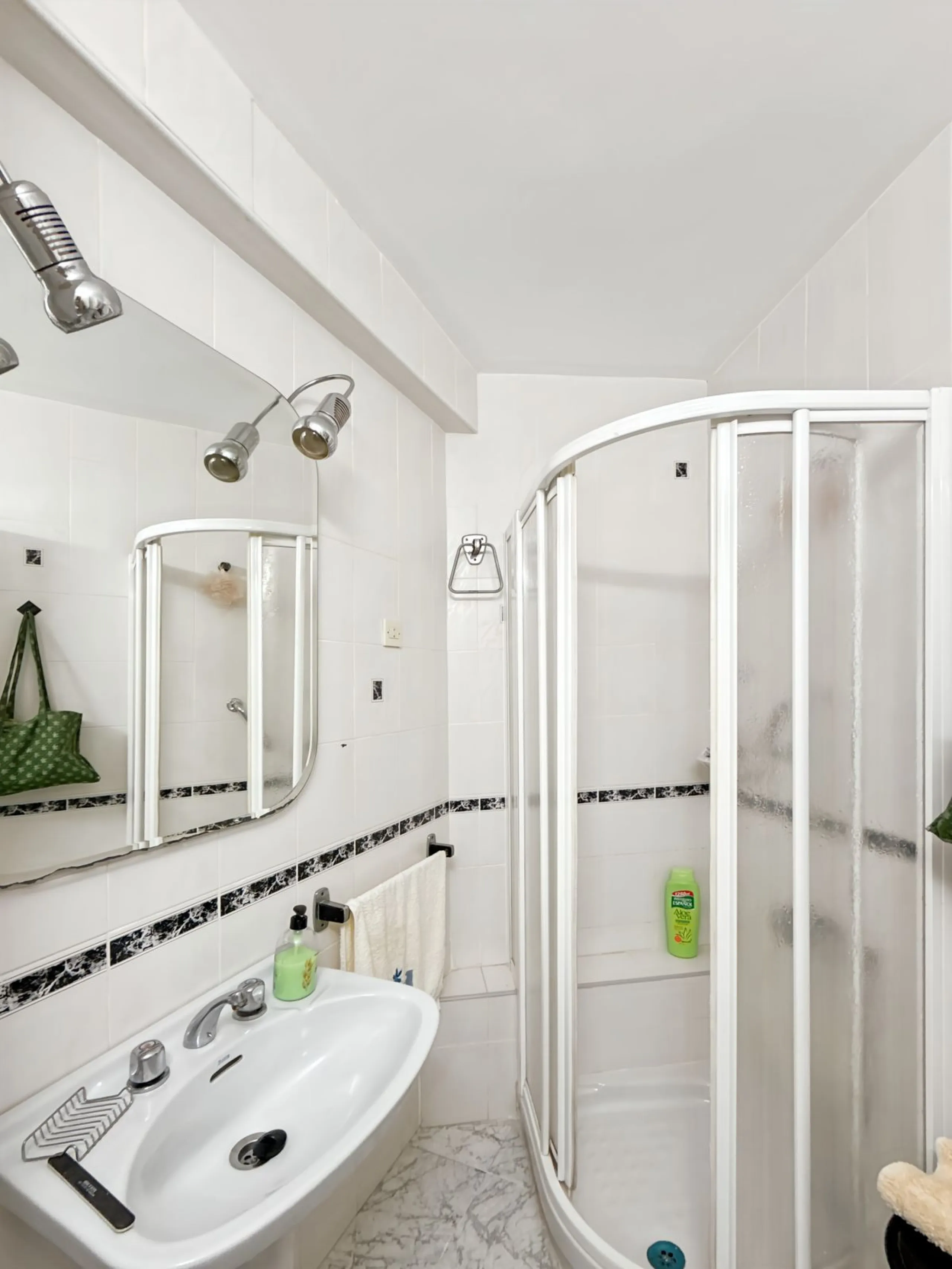 In the vibrant heart of Málaga, in the emblematic El Ejido neighborhood, there's a home like no other. A place that offers not just space, but stories to be written, moments to be lived, and light… endless light. Located on the fifth floor of a building w