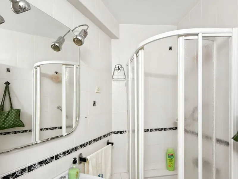 In the vibrant heart of Málaga, in the emblematic El Ejido neighborhood, there's a home like no other. A place that offers not just space, but stories to be written, moments to be lived, and light… endless light. Located on the fifth floor of a building w