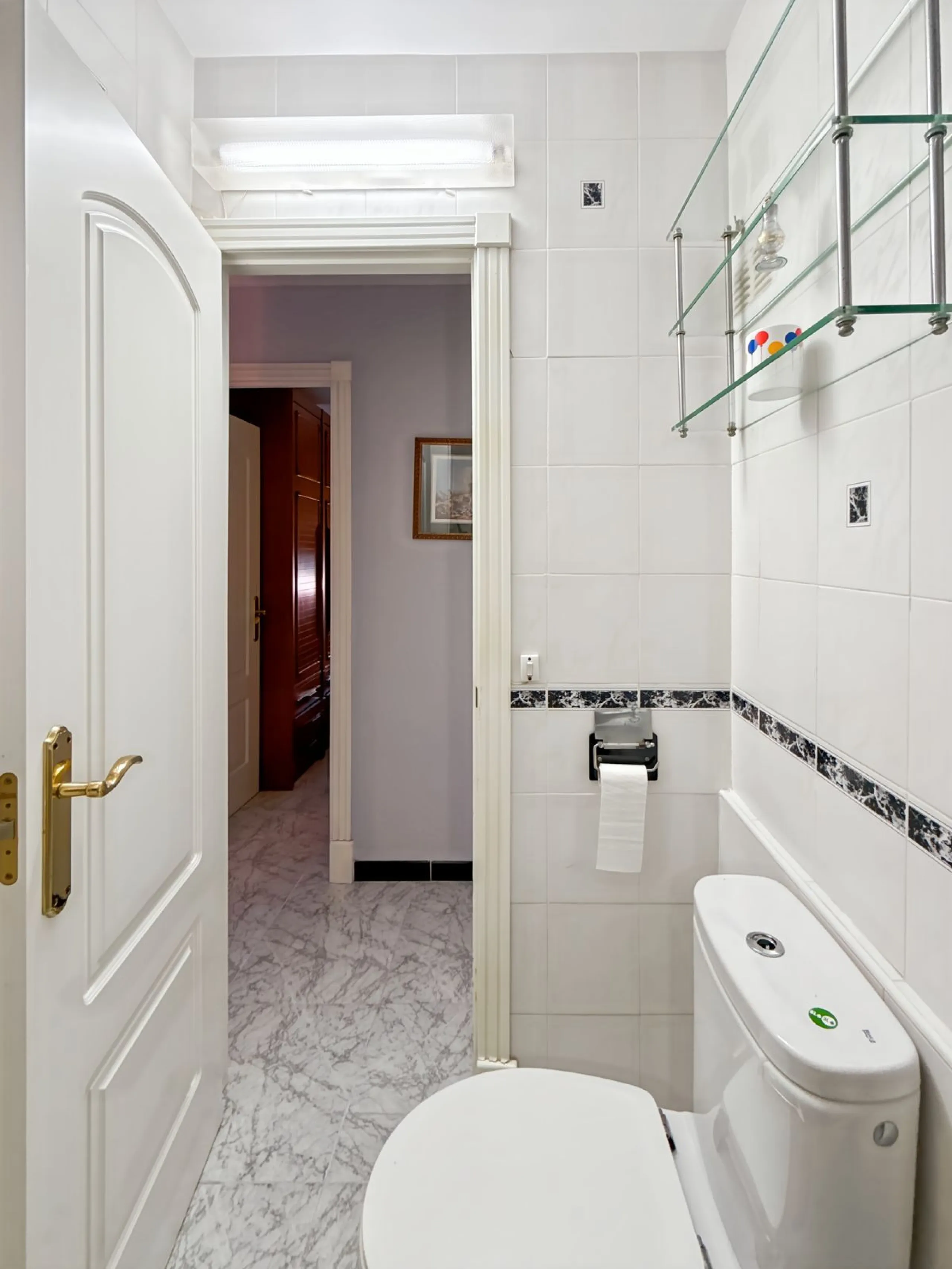 In the vibrant heart of Málaga, in the emblematic El Ejido neighborhood, there's a home like no other. A place that offers not just space, but stories to be written, moments to be lived, and light… endless light. Located on the fifth floor of a building w