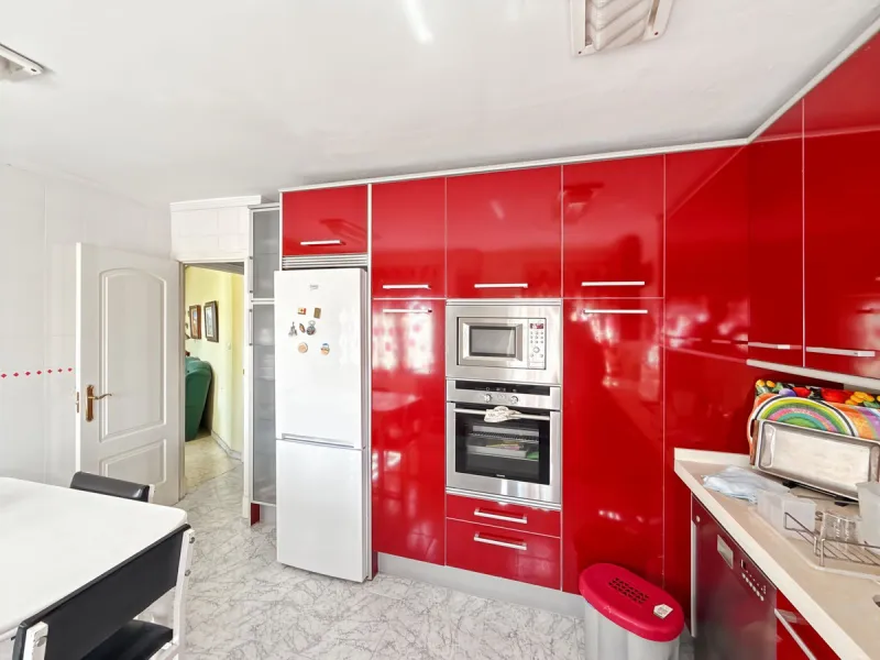 In the vibrant heart of Málaga, in the emblematic El Ejido neighborhood, there's a home like no other. A place that offers not just space, but stories to be written, moments to be lived, and light… endless light. Located on the fifth floor of a building w