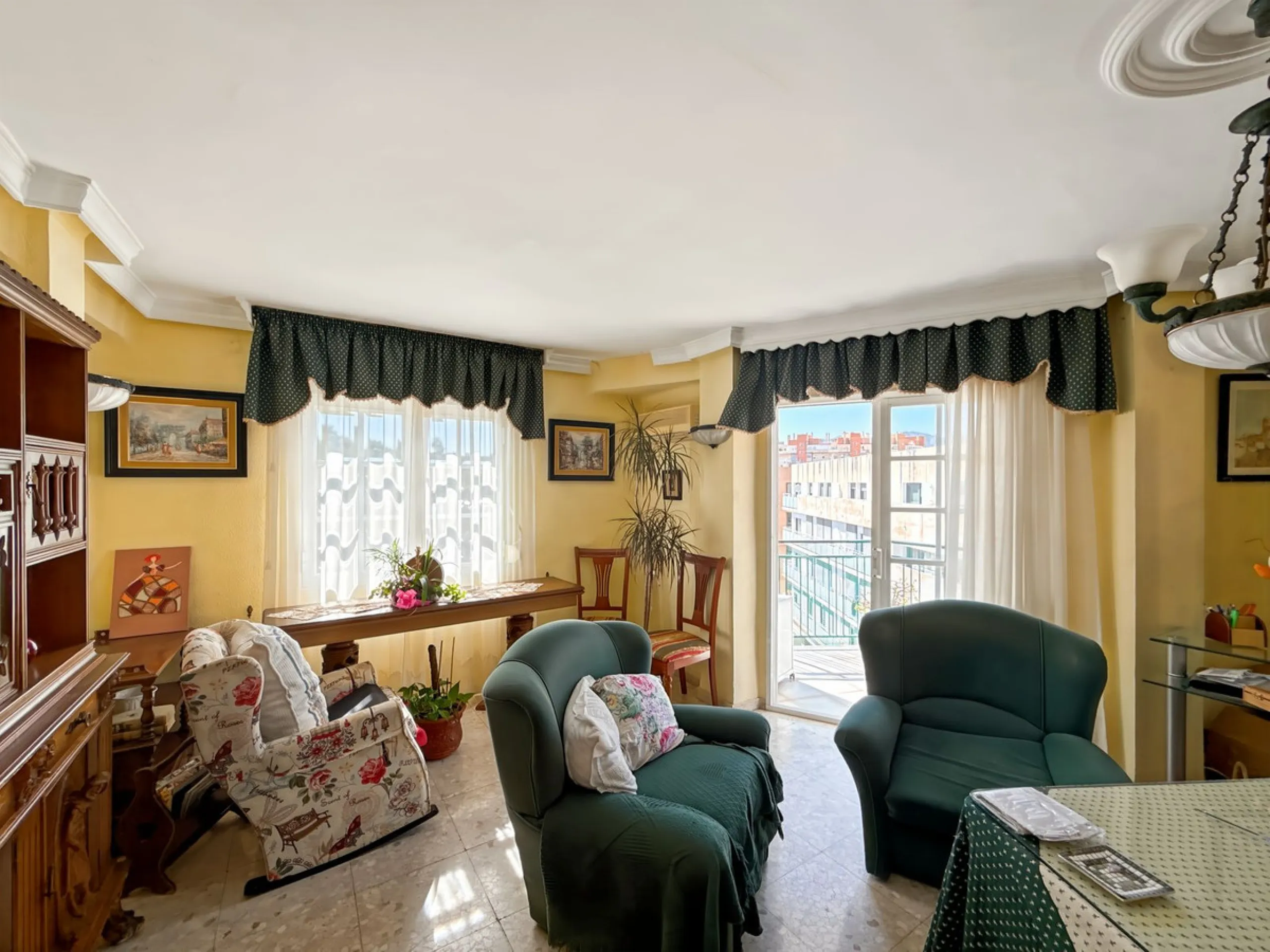 In the vibrant heart of Málaga, in the emblematic El Ejido neighborhood, there's a home like no other. A place that offers not just space, but stories to be written, moments to be lived, and light… endless light. Located on the fifth floor of a building w