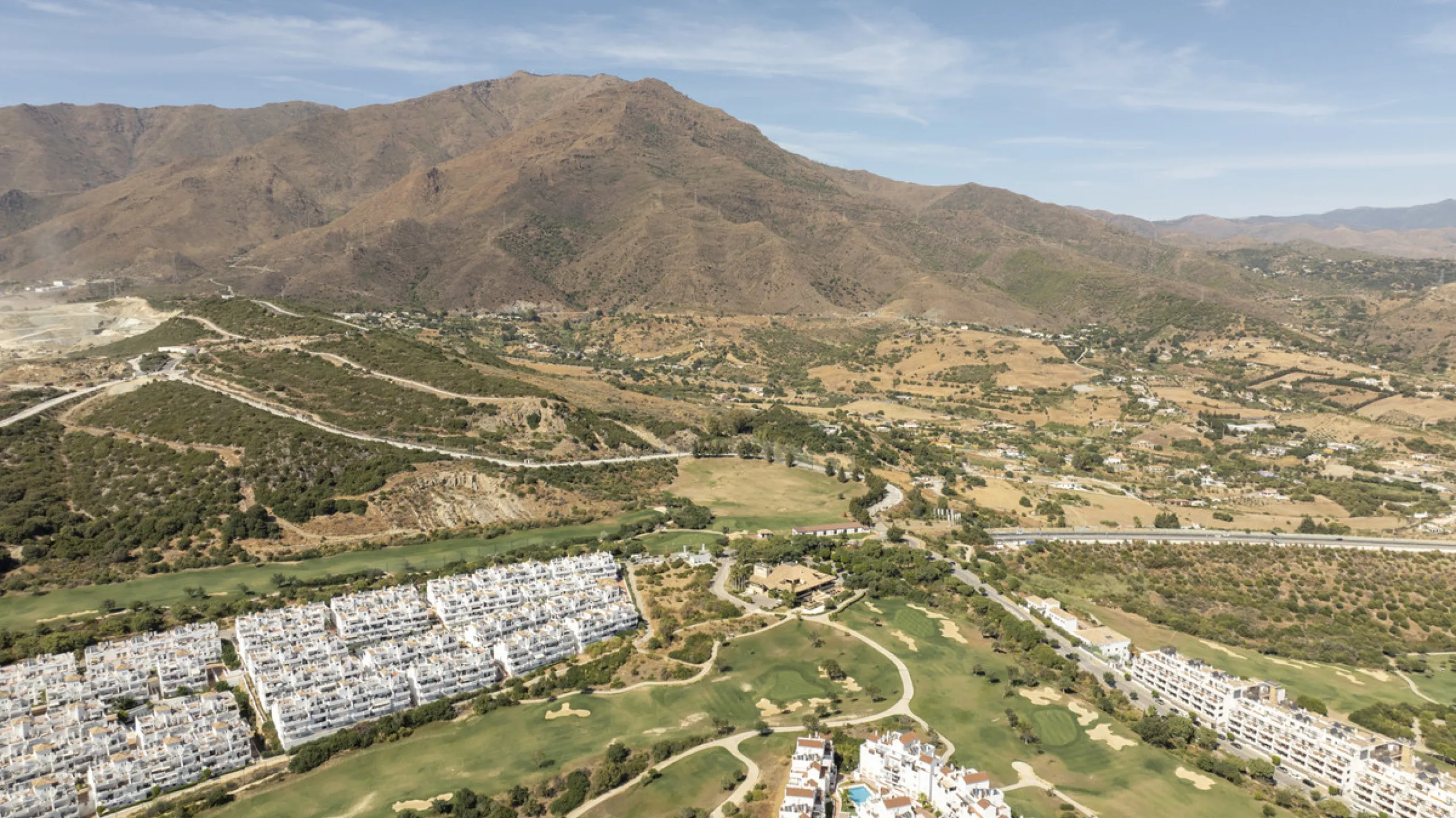 Plot - Land в продаже в Estepona, Málaga. Площадь участка 880 м²