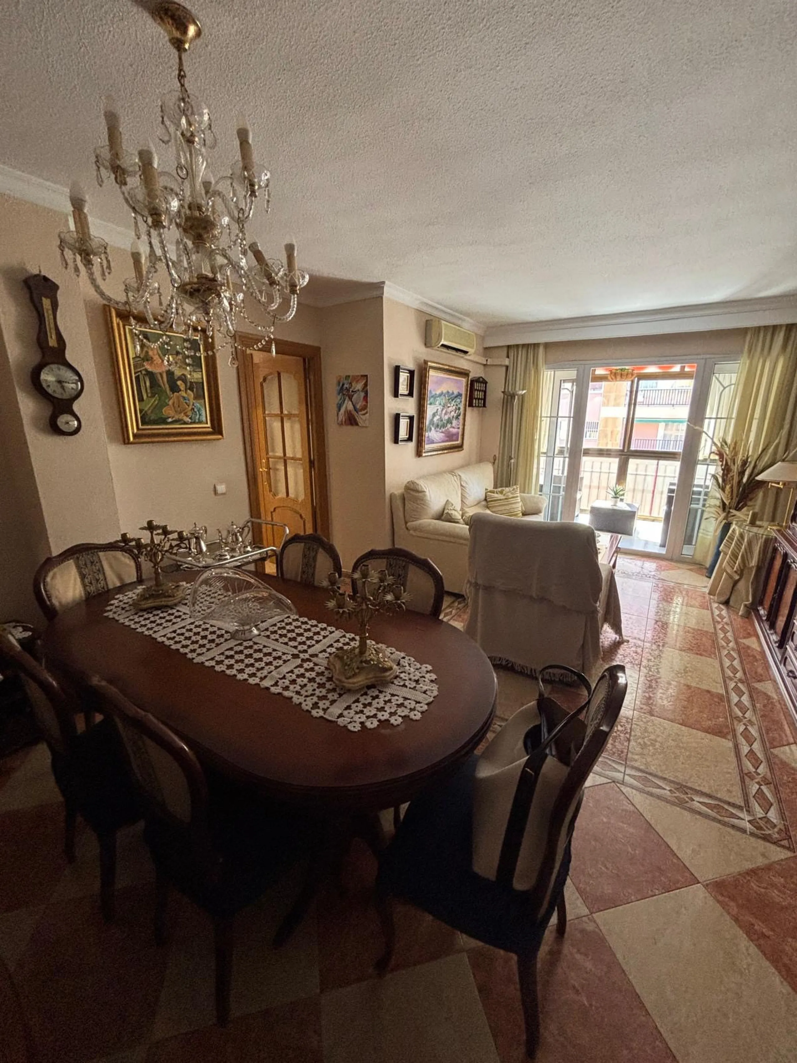 Spacious 4-Bedroom Apartment in Central Málaga – 7th Floor with Prime Location