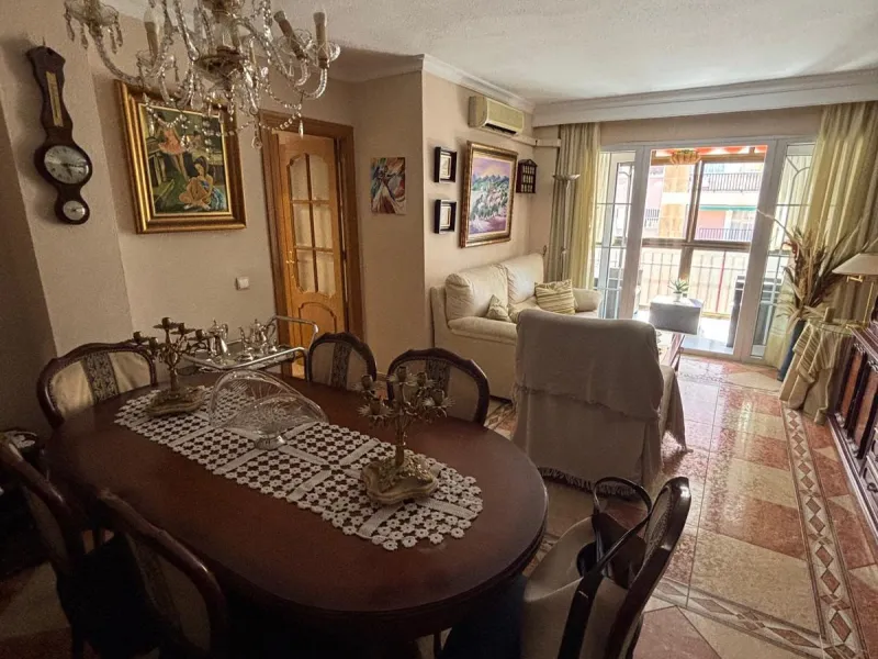 Spacious 4-Bedroom Apartment in Central Málaga – 7th Floor with Prime Location