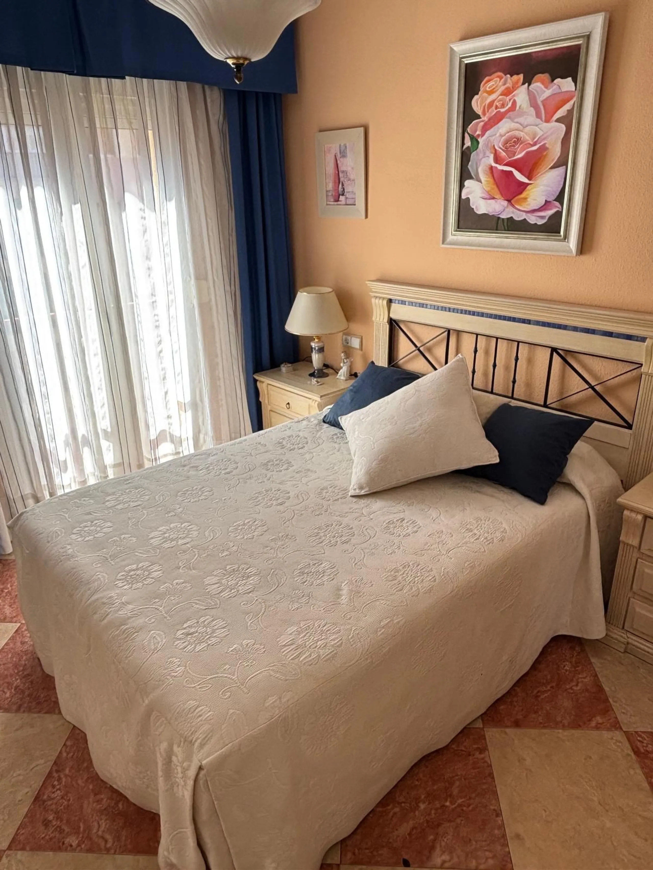 Spacious 4-Bedroom Apartment in Central Málaga – 7th Floor with Prime Location